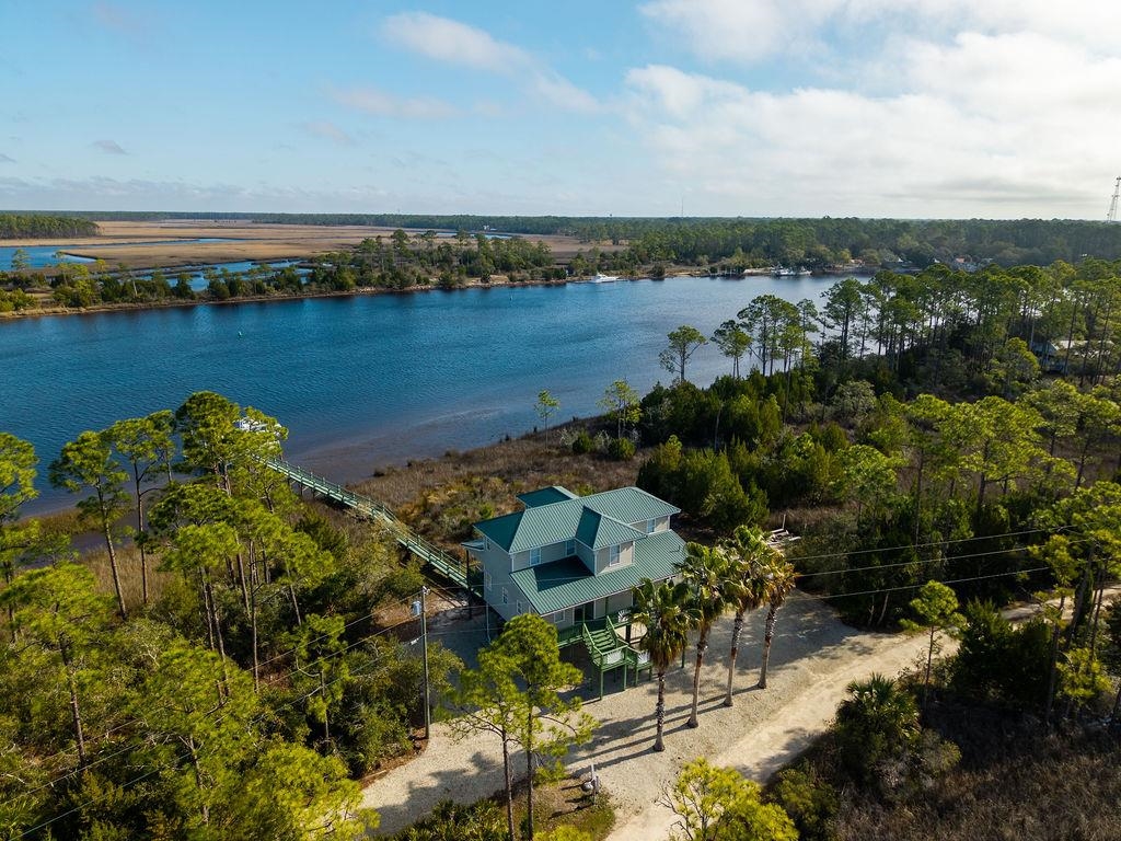 588 River Road