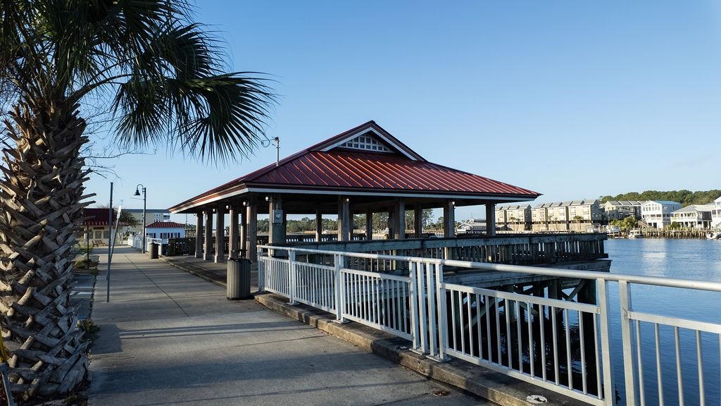 588 River Road