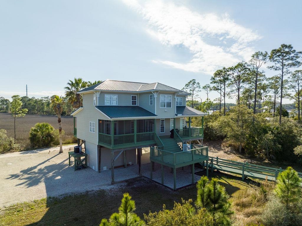588 River Road