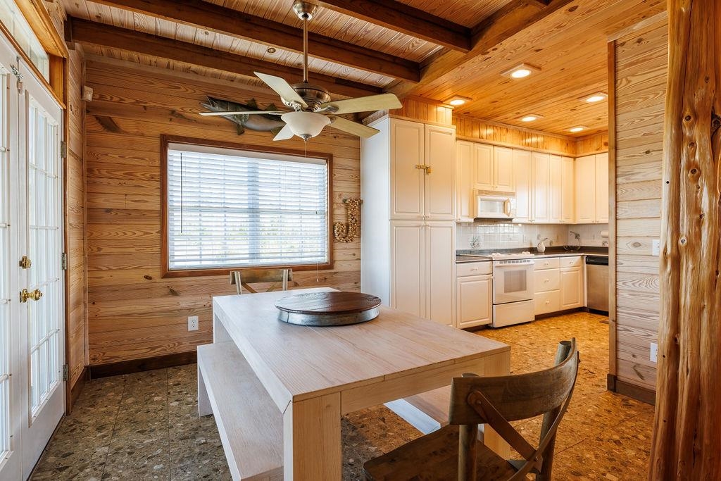 588 River Road