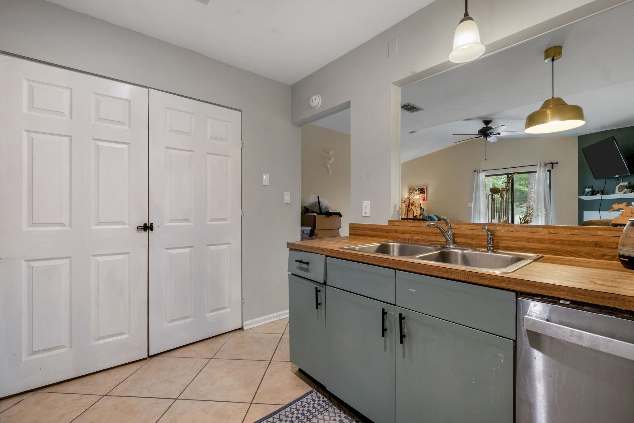 1571 STONE Road Unit: 1D