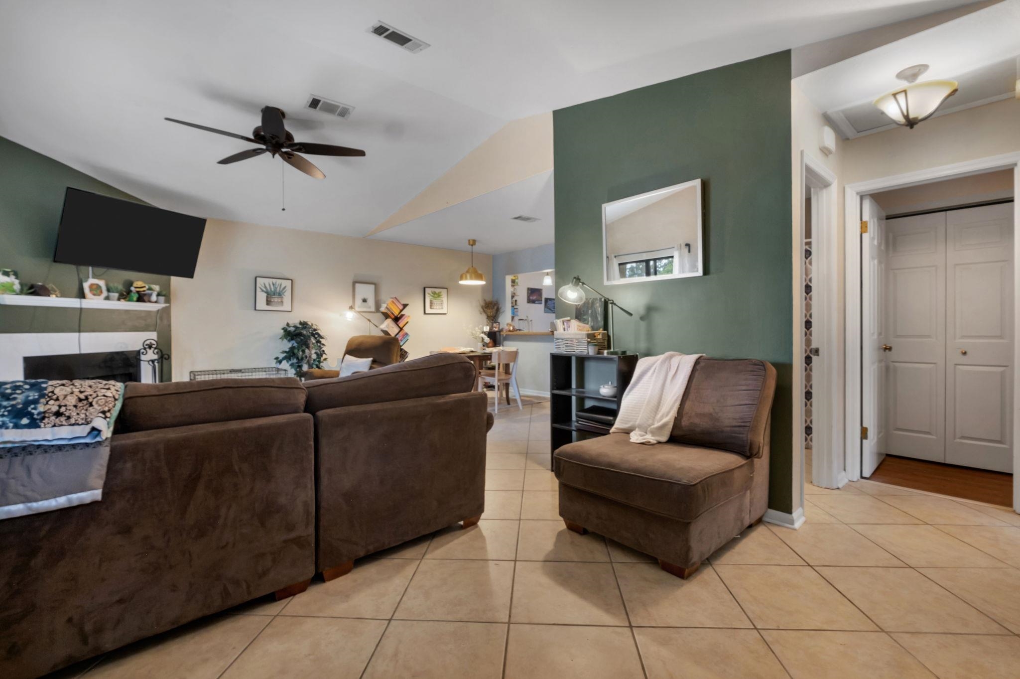 1571 STONE Road Unit: 1D