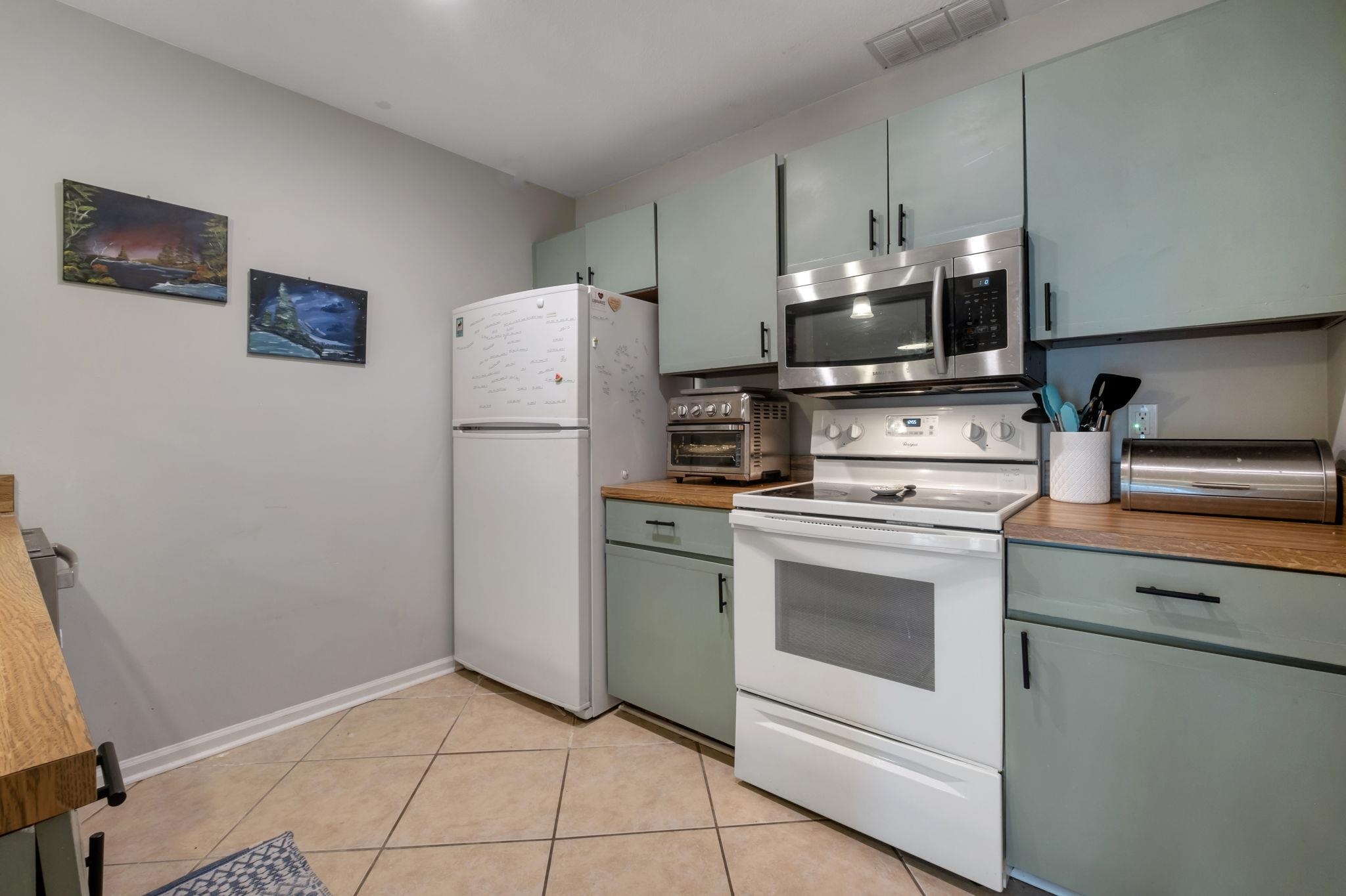 1571 STONE Road Unit: 1D