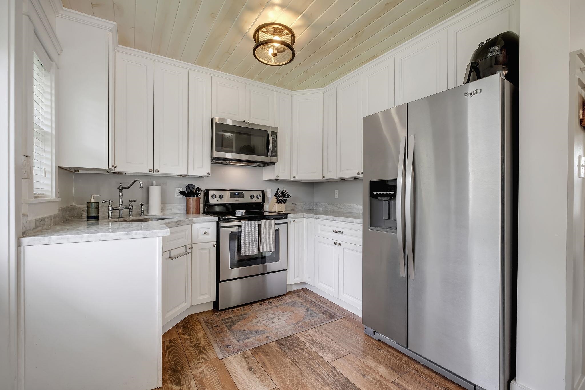 438 W 8th Avenue