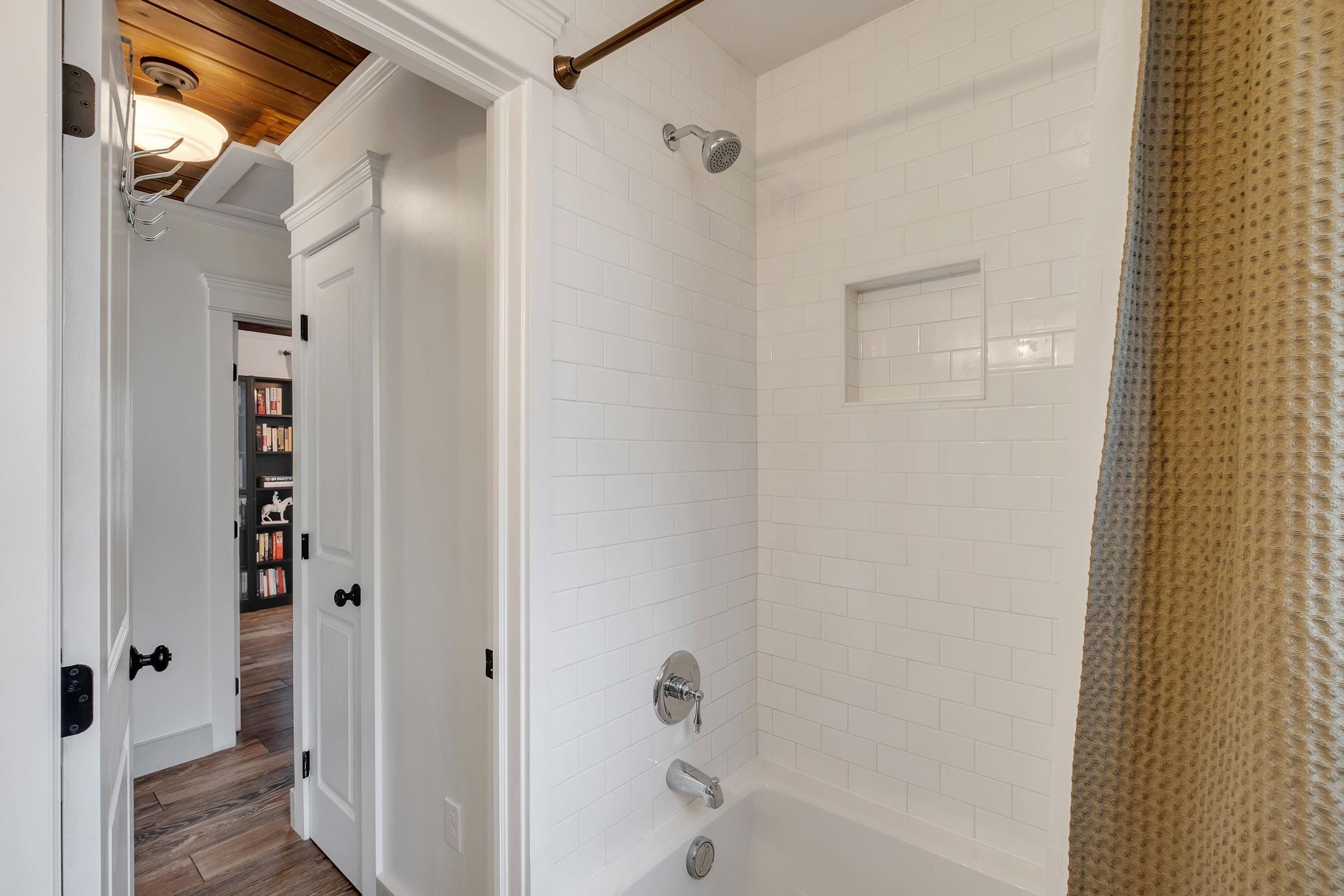 438 W 8th Avenue