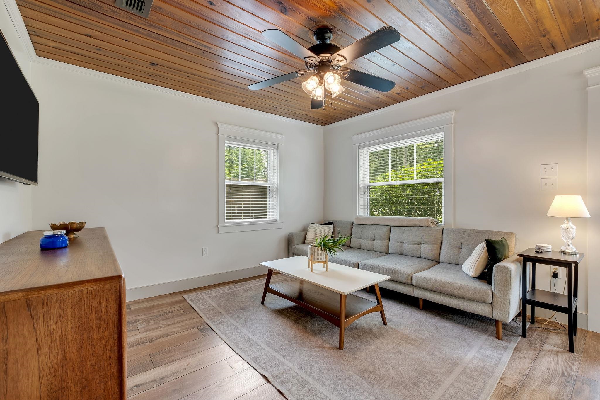 438 W 8th Avenue