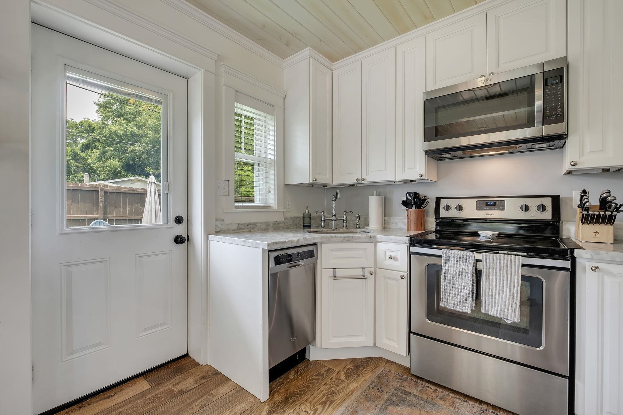 438 W 8th Avenue