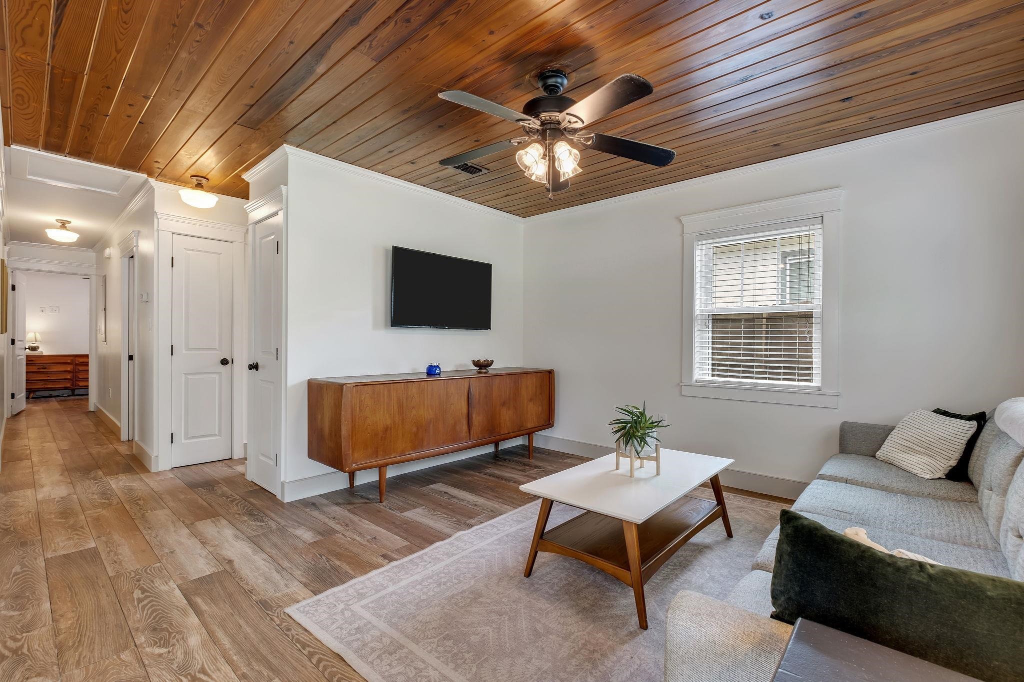 438 W 8th Avenue