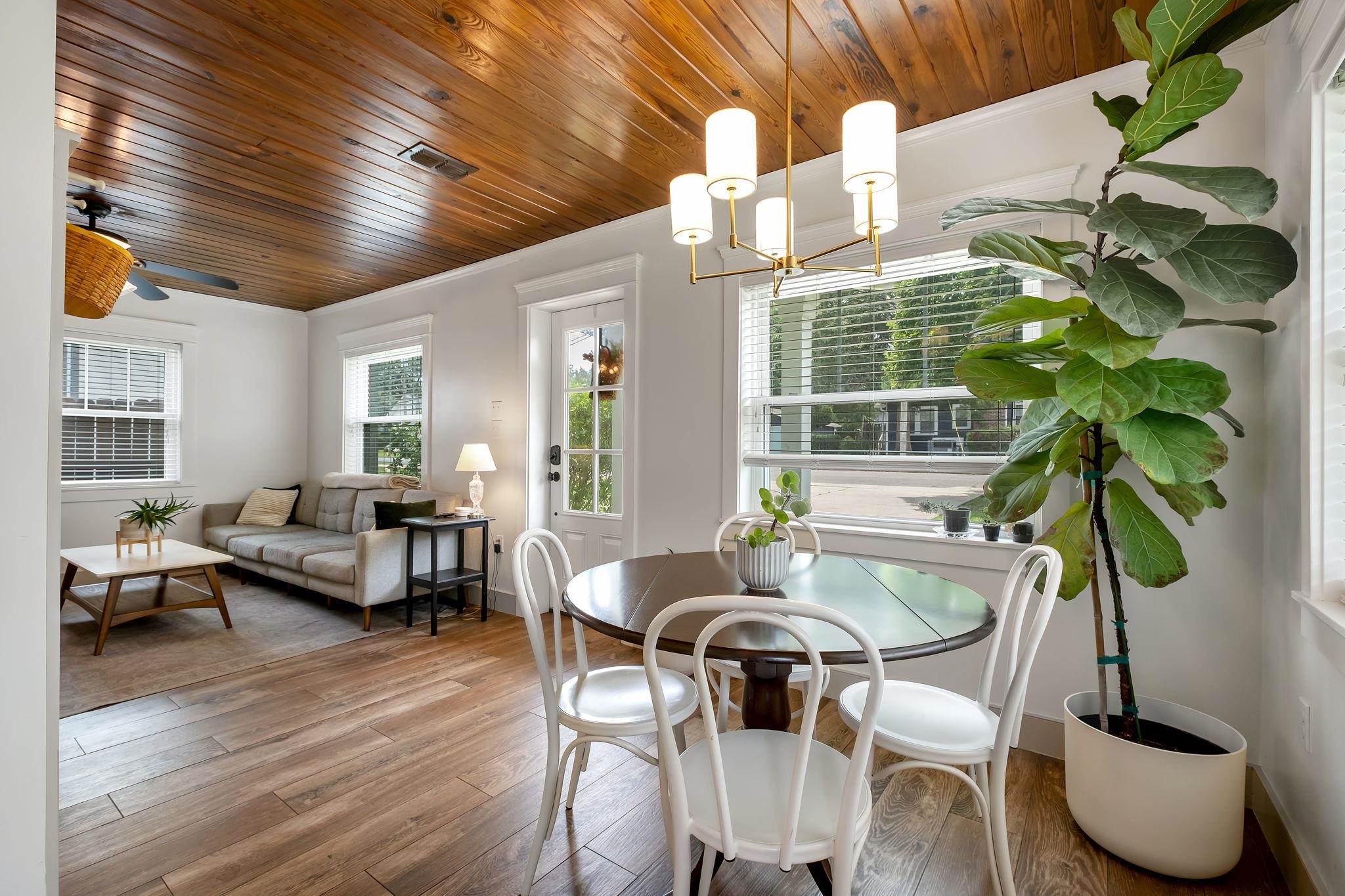 438 W 8th Avenue