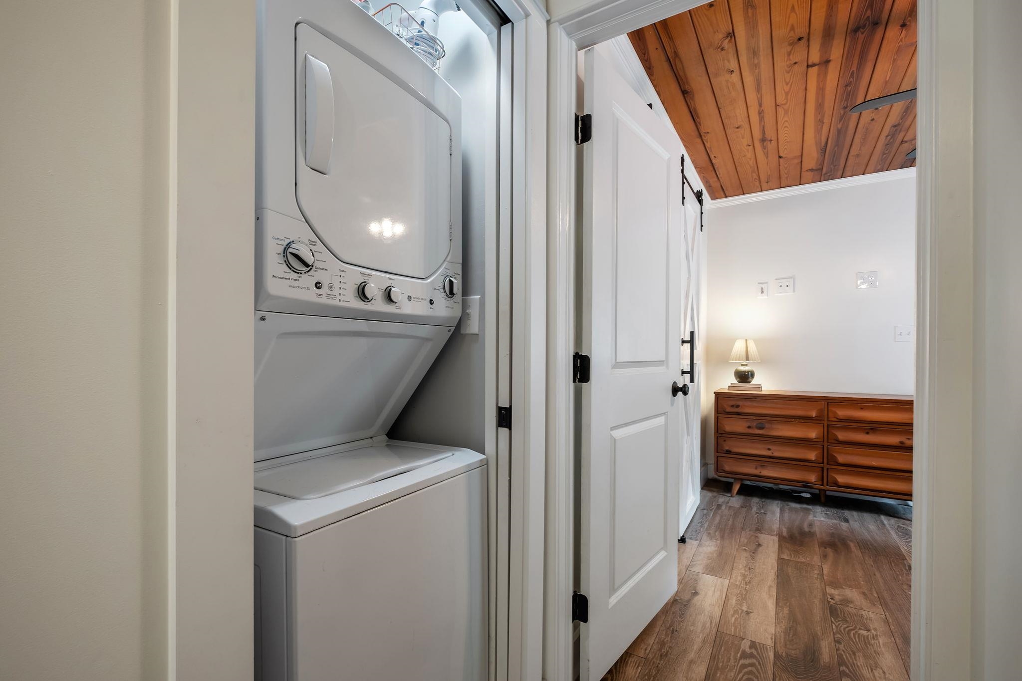 438 W 8th Avenue