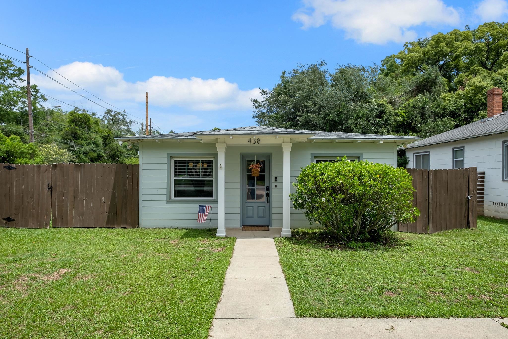 438 W 8th Avenue