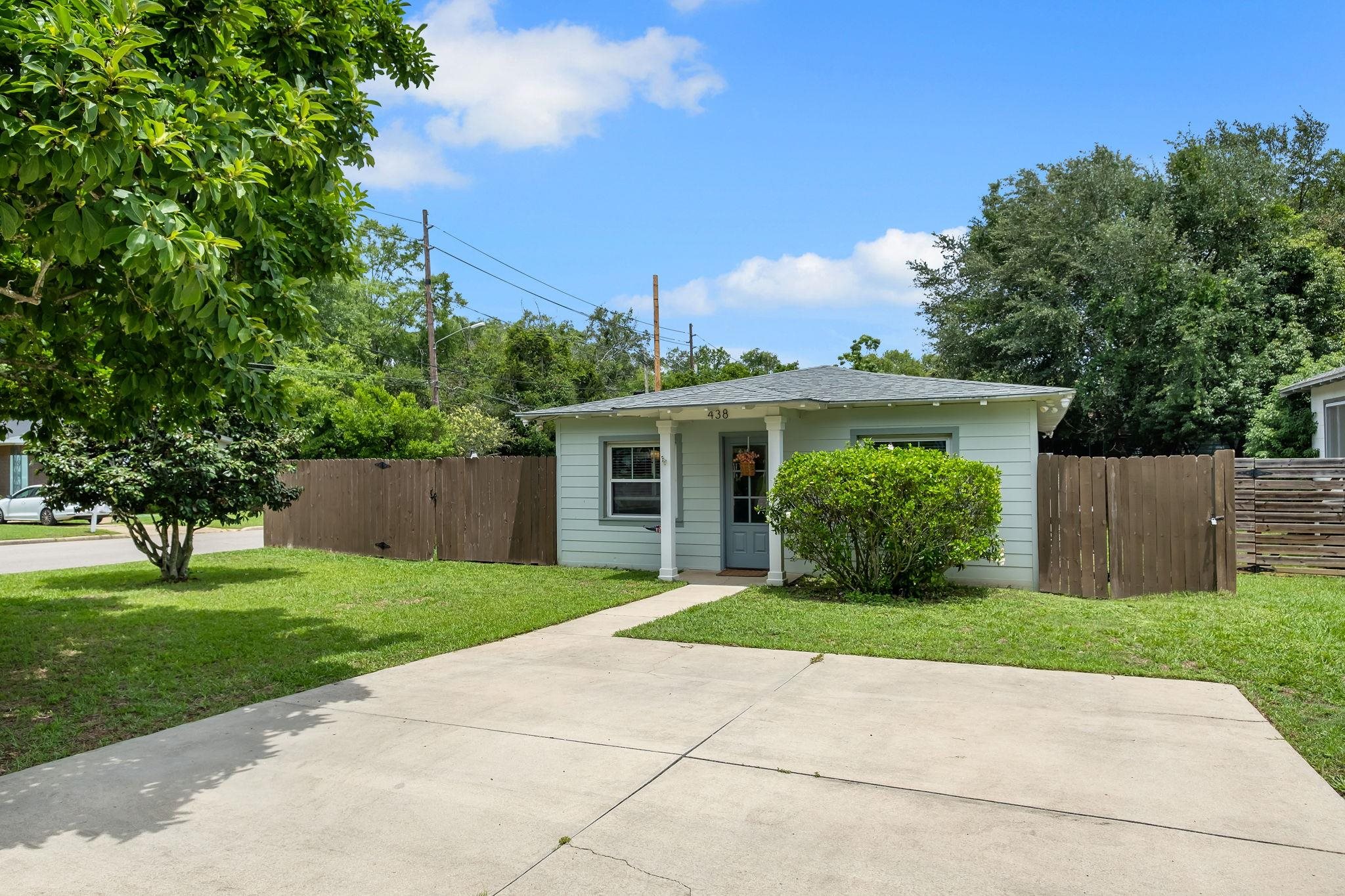 438 W 8th Avenue