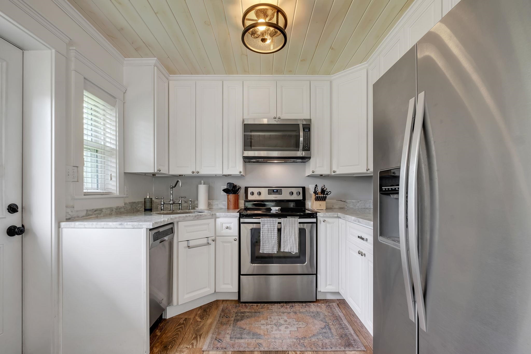 438 W 8th Avenue