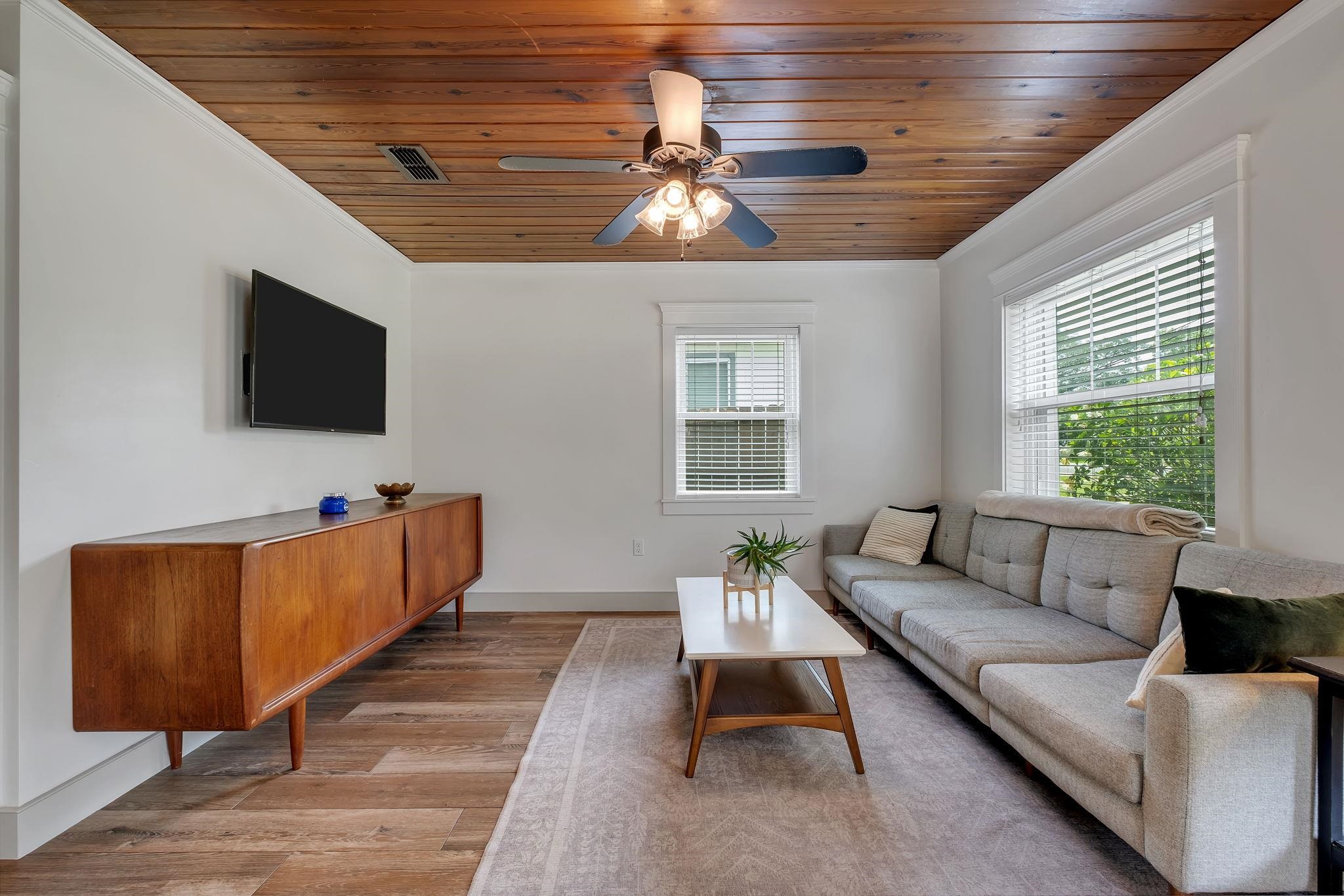 438 W 8th Avenue