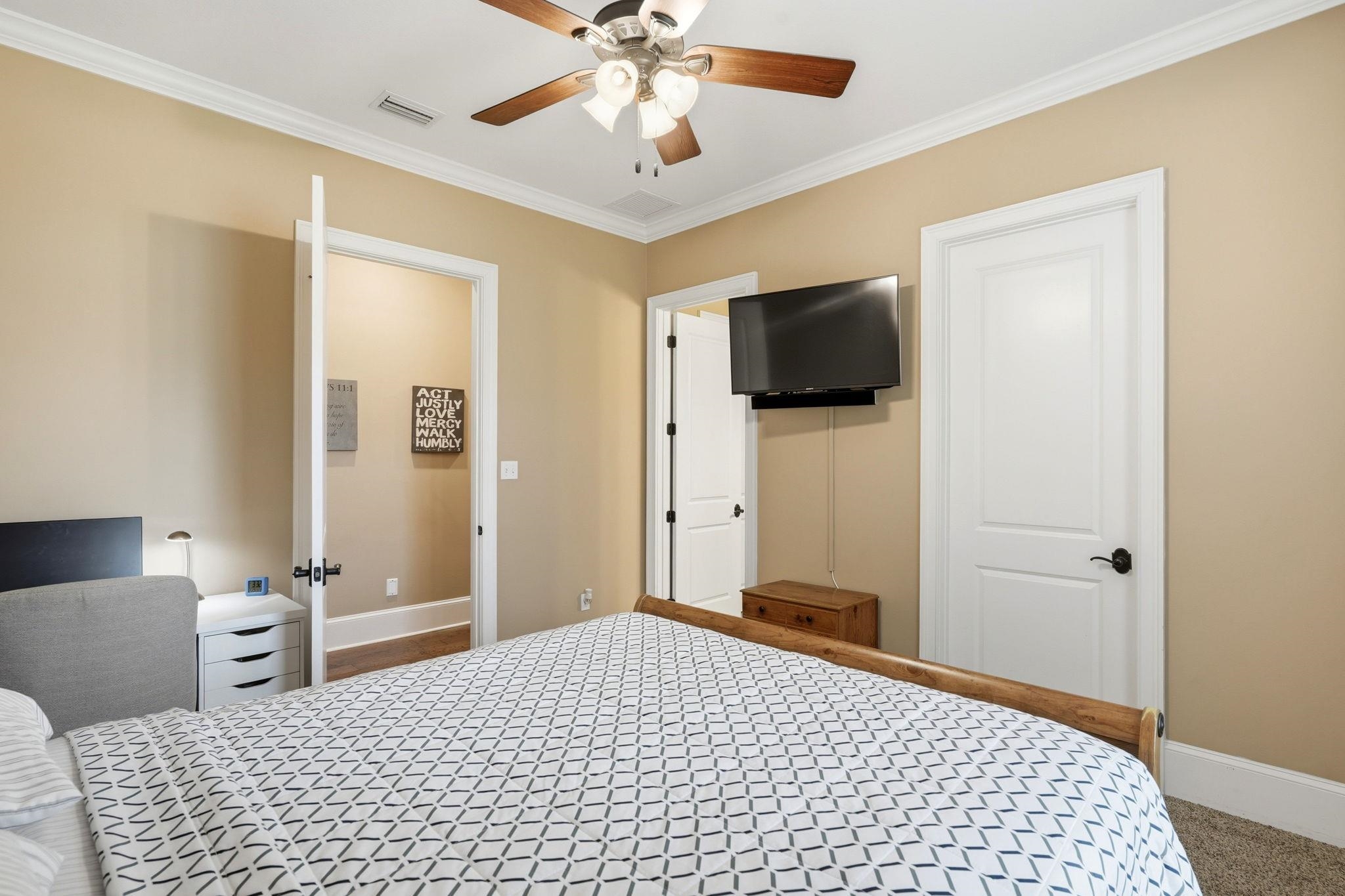 6311 Bird Dog Point