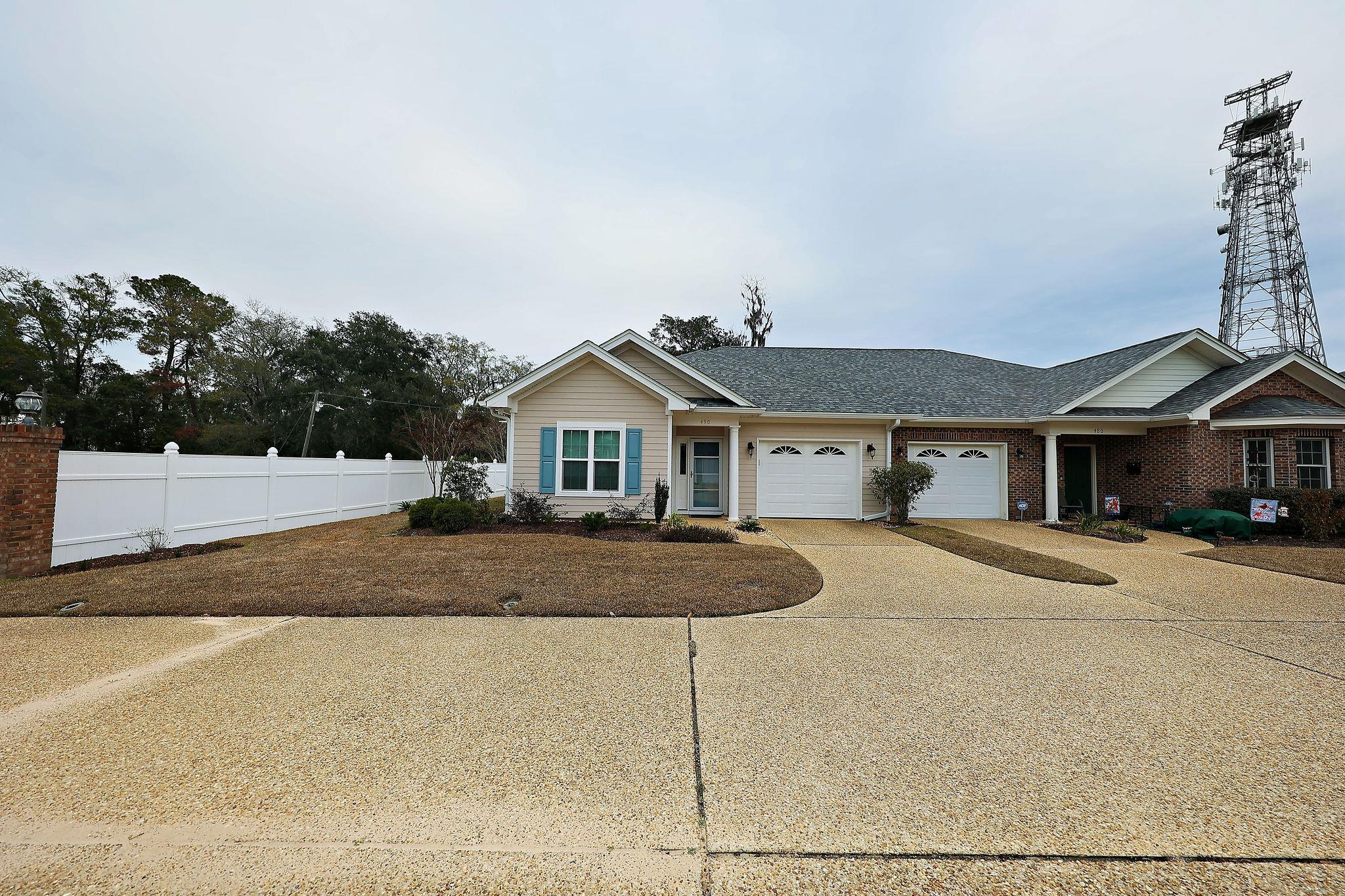 490 N Cherry Court