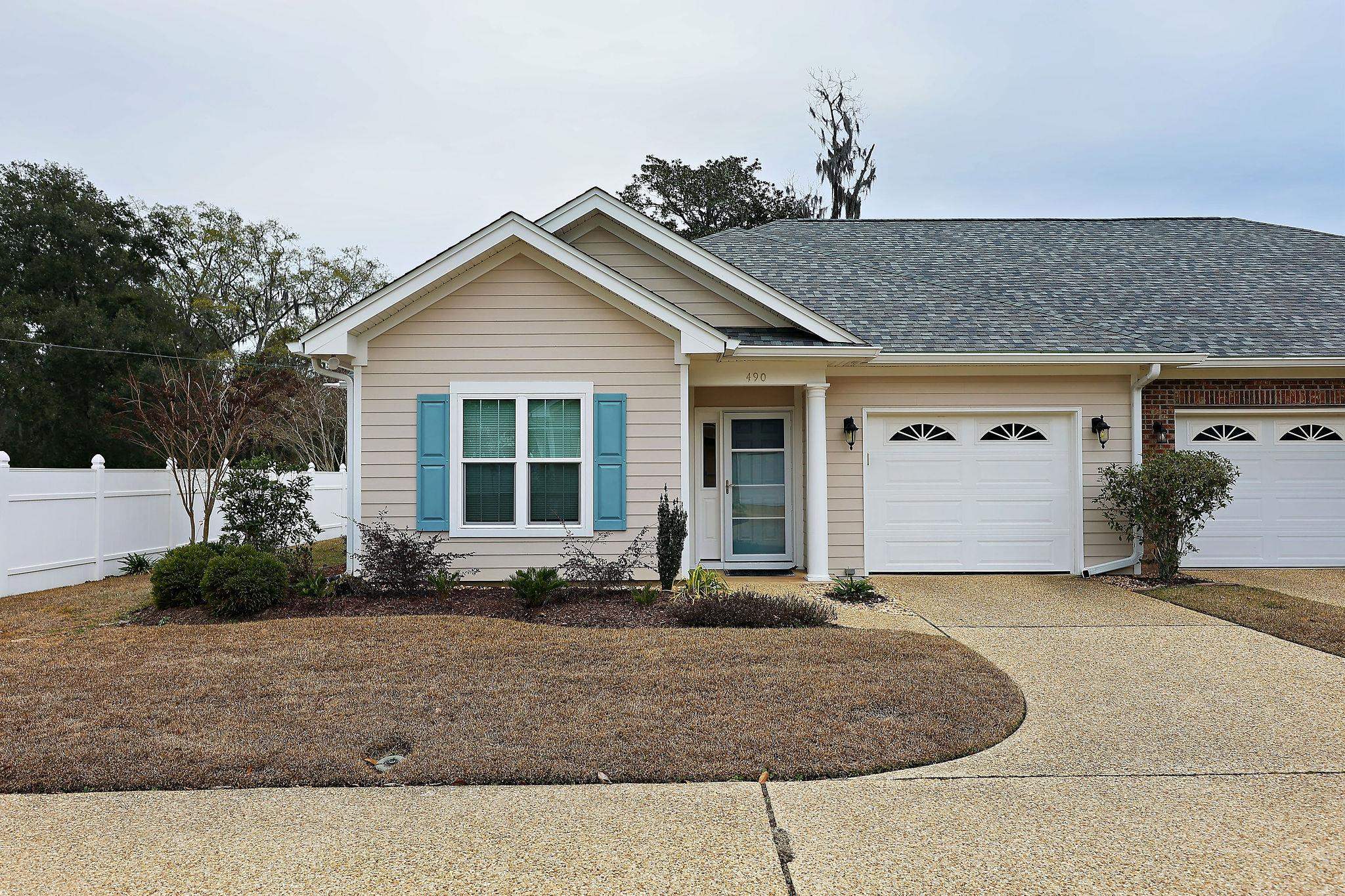 490 N Cherry Court