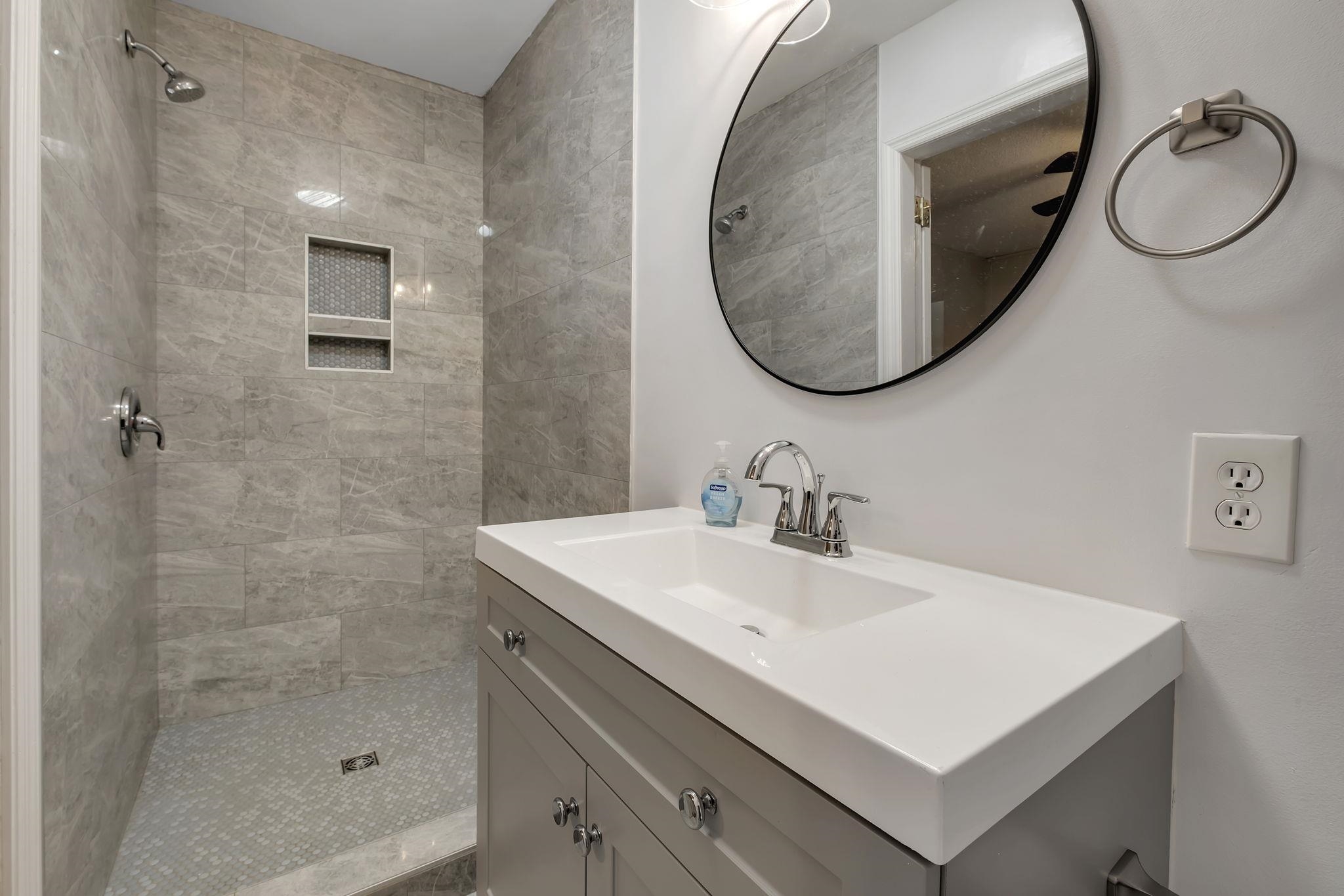 1915 Karen Lane