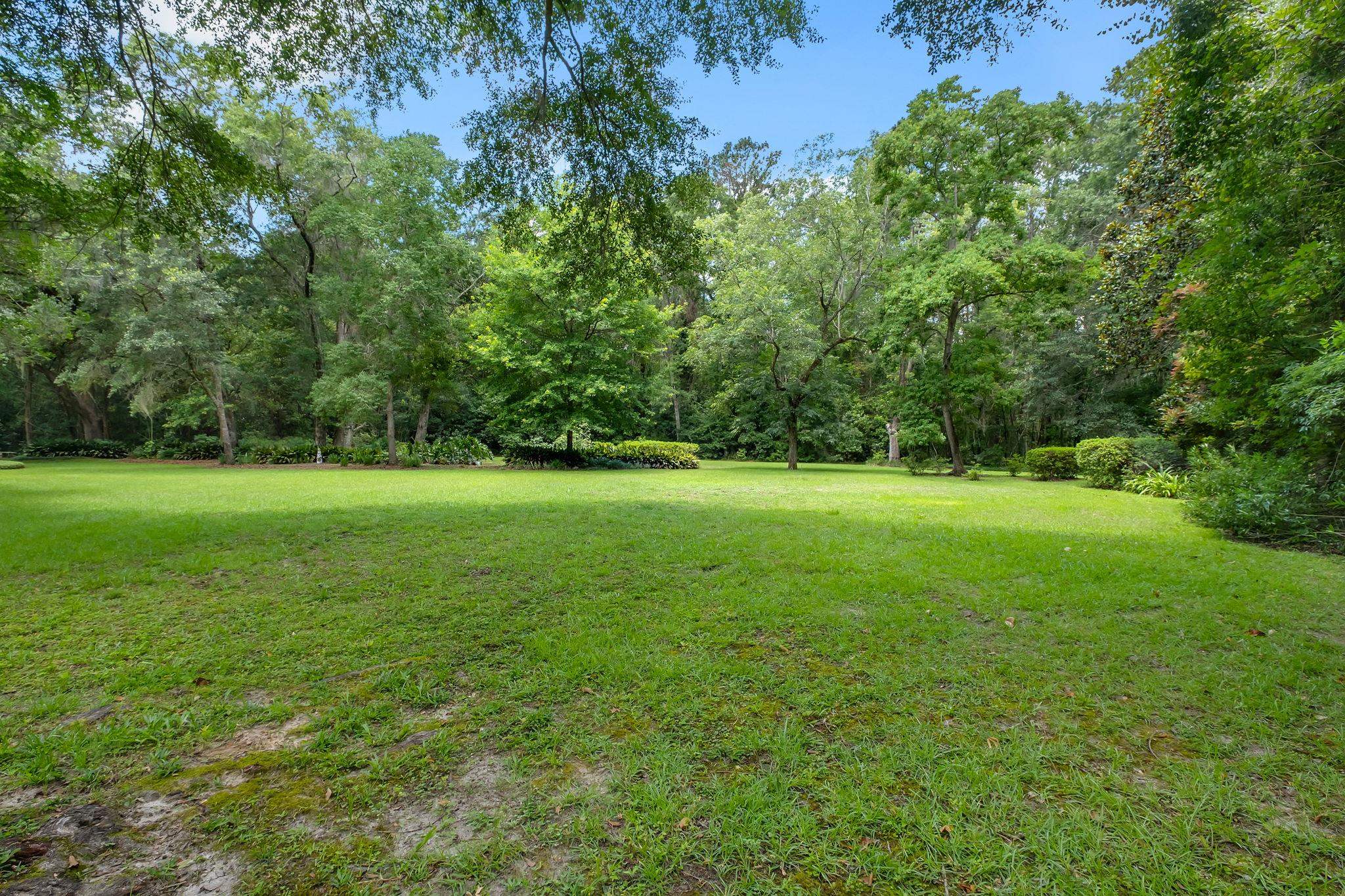 200 W Rosehill Drive