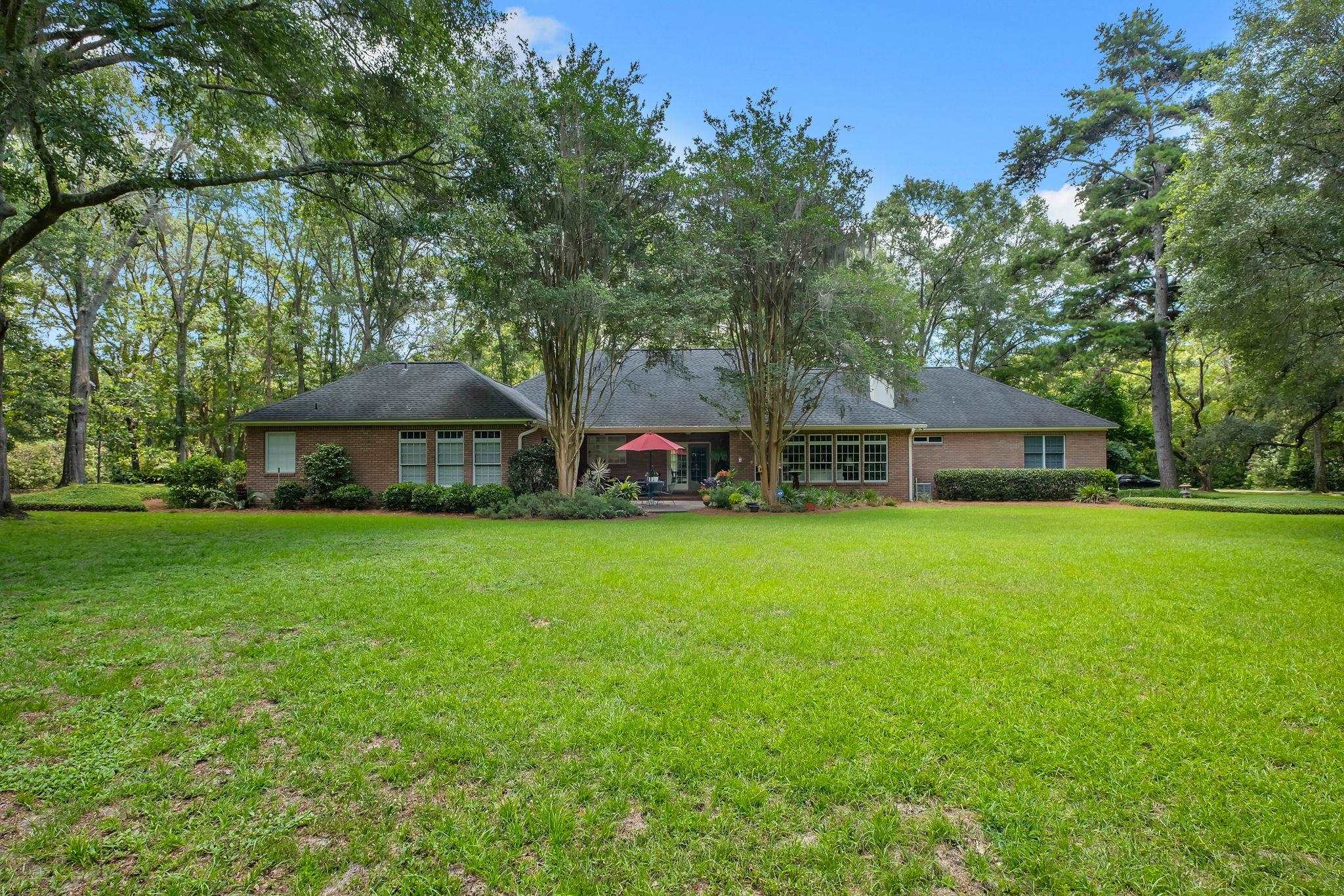 200 W Rosehill Drive
