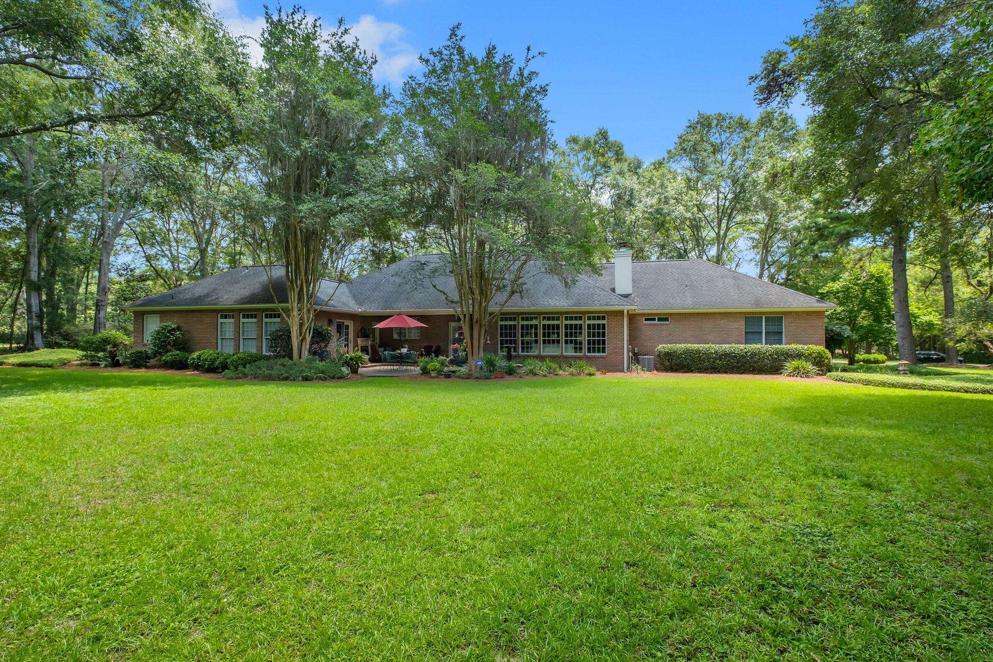 200 W Rosehill Drive