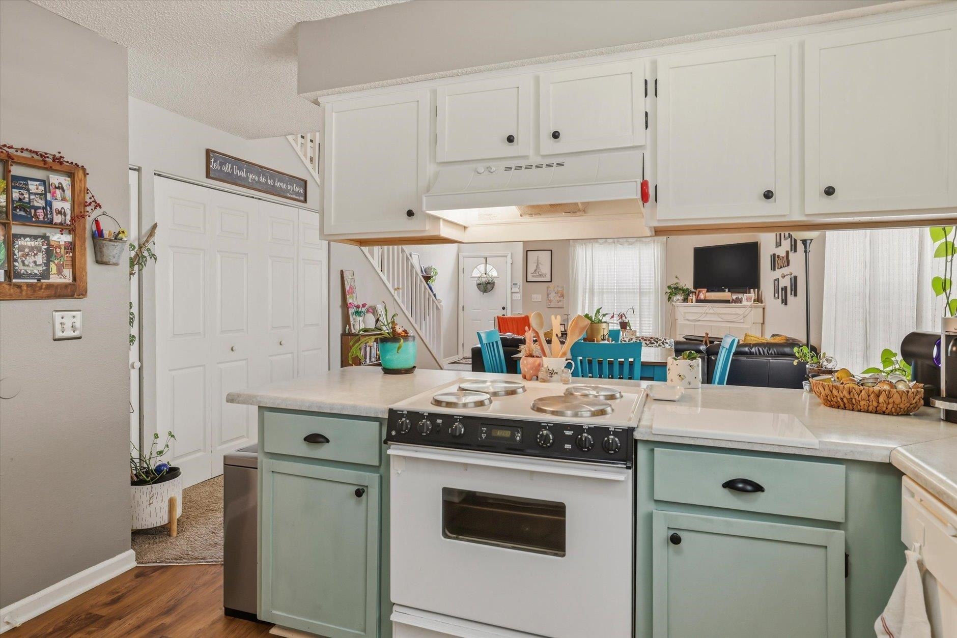 2485 Needle Palm Way