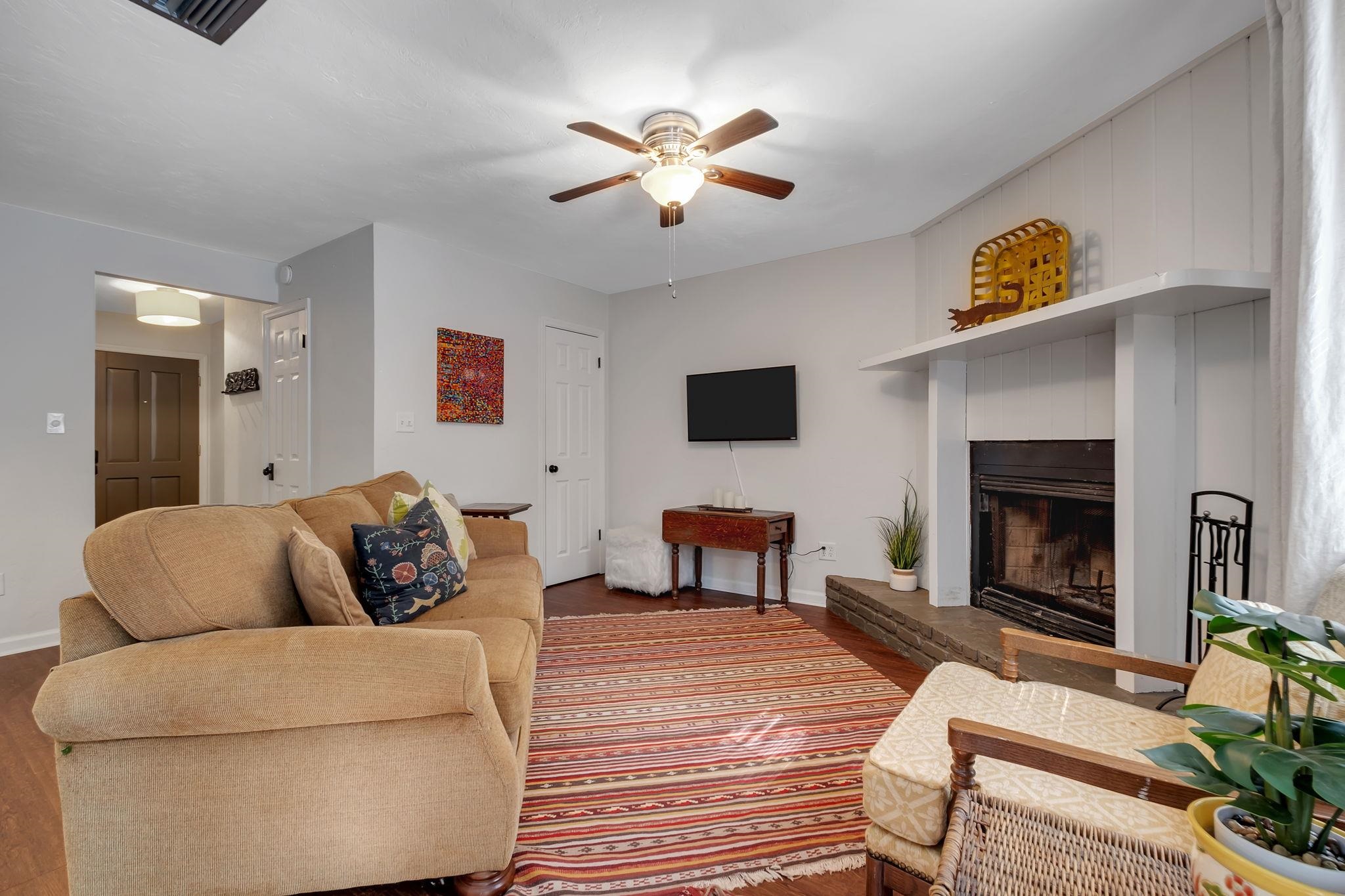 1828 Fernando Lane