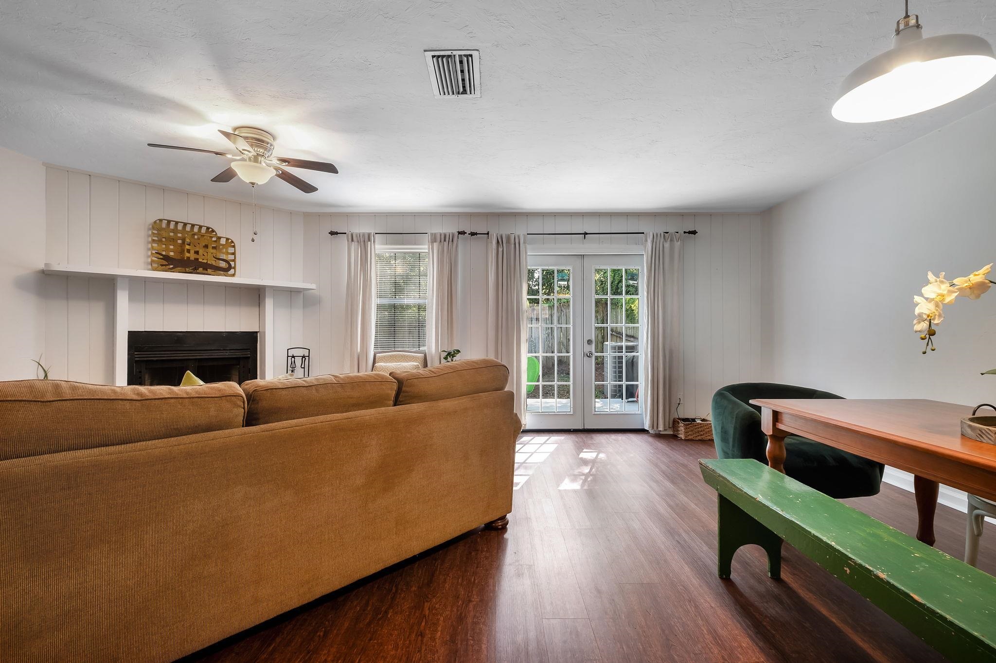 1828 Fernando Lane