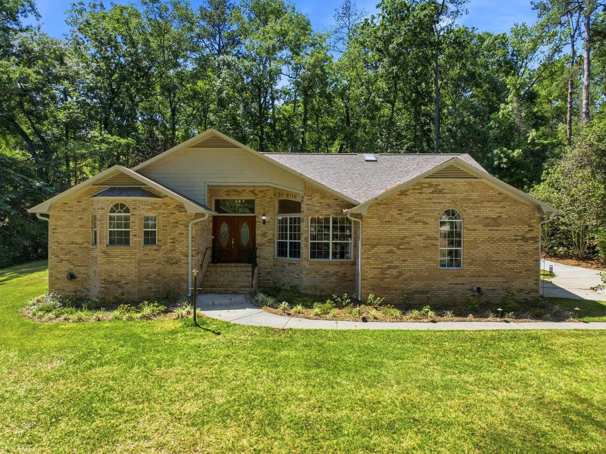 3549 LAKESHORE Drive