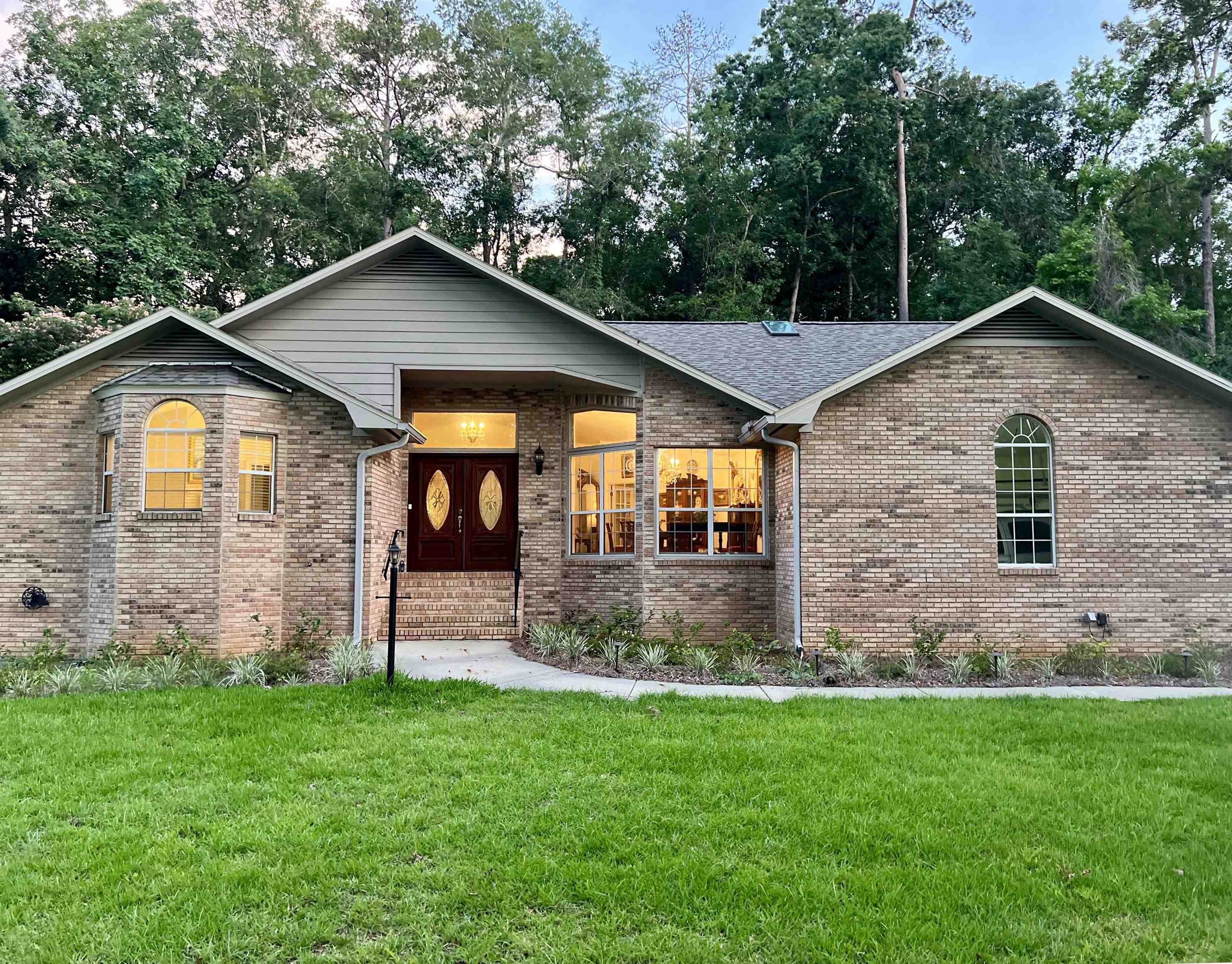 3549 LAKESHORE Drive