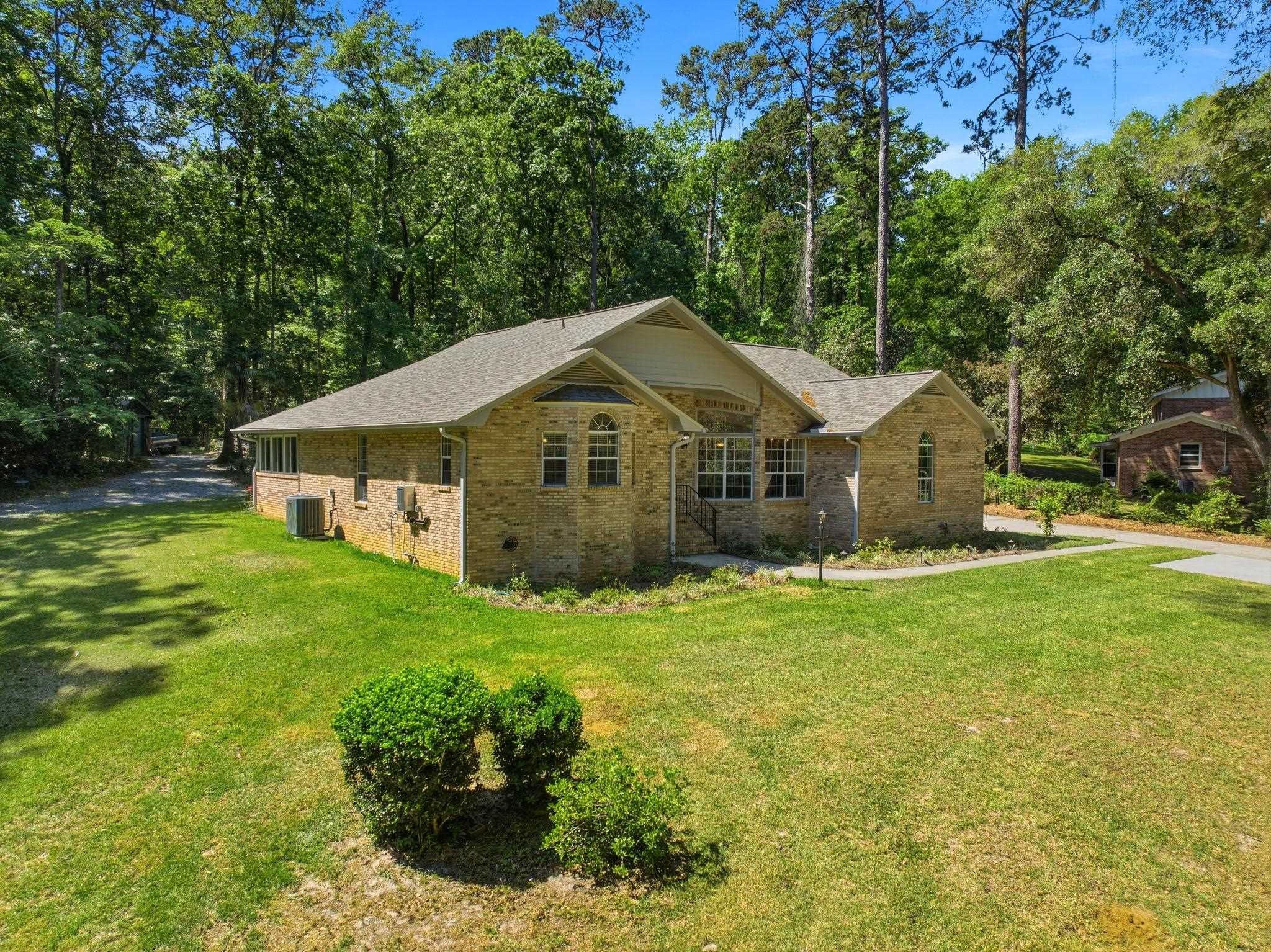 3549 LAKESHORE Drive