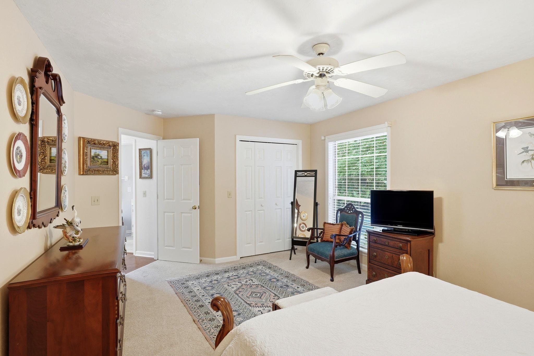 3549 LAKESHORE Drive