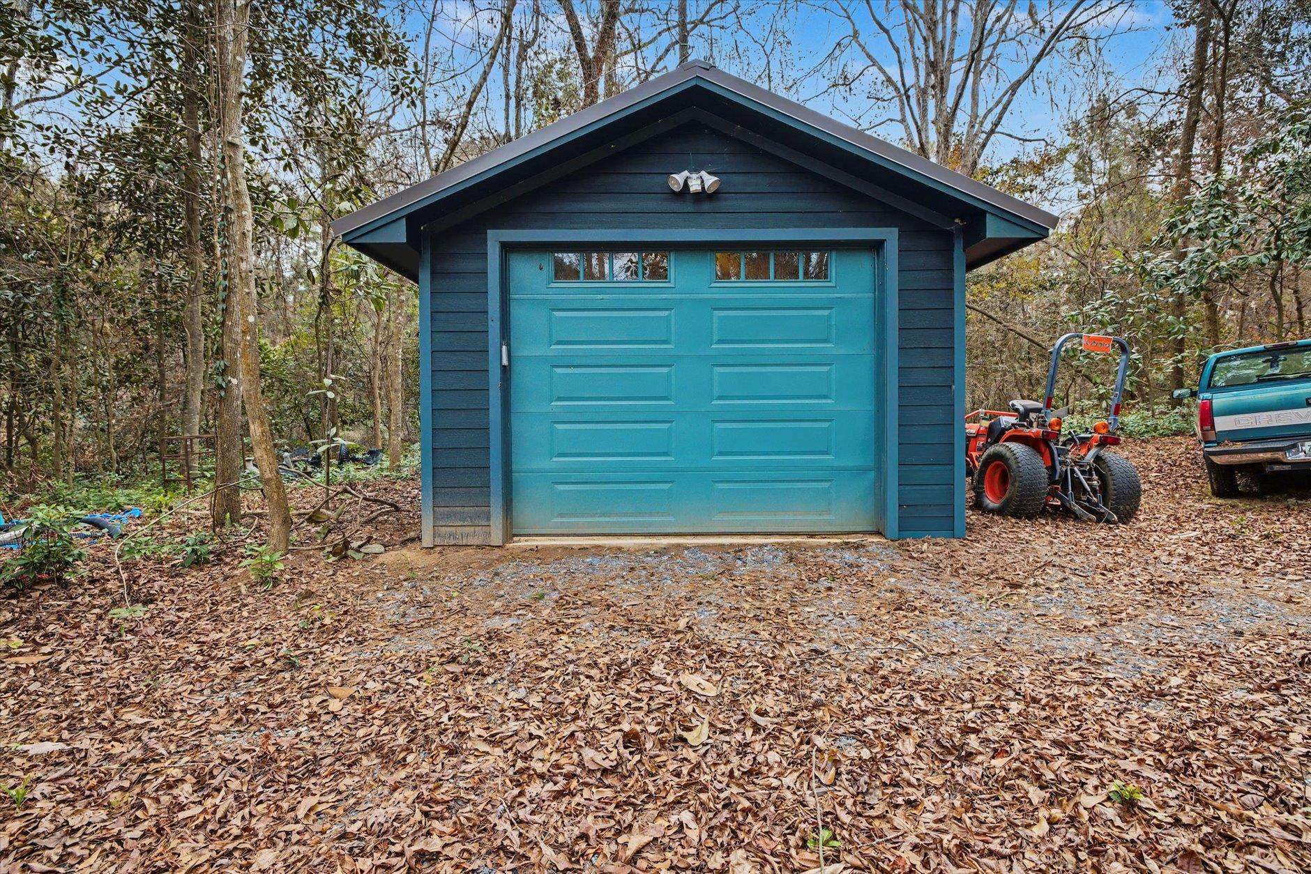 3549 LAKESHORE Drive