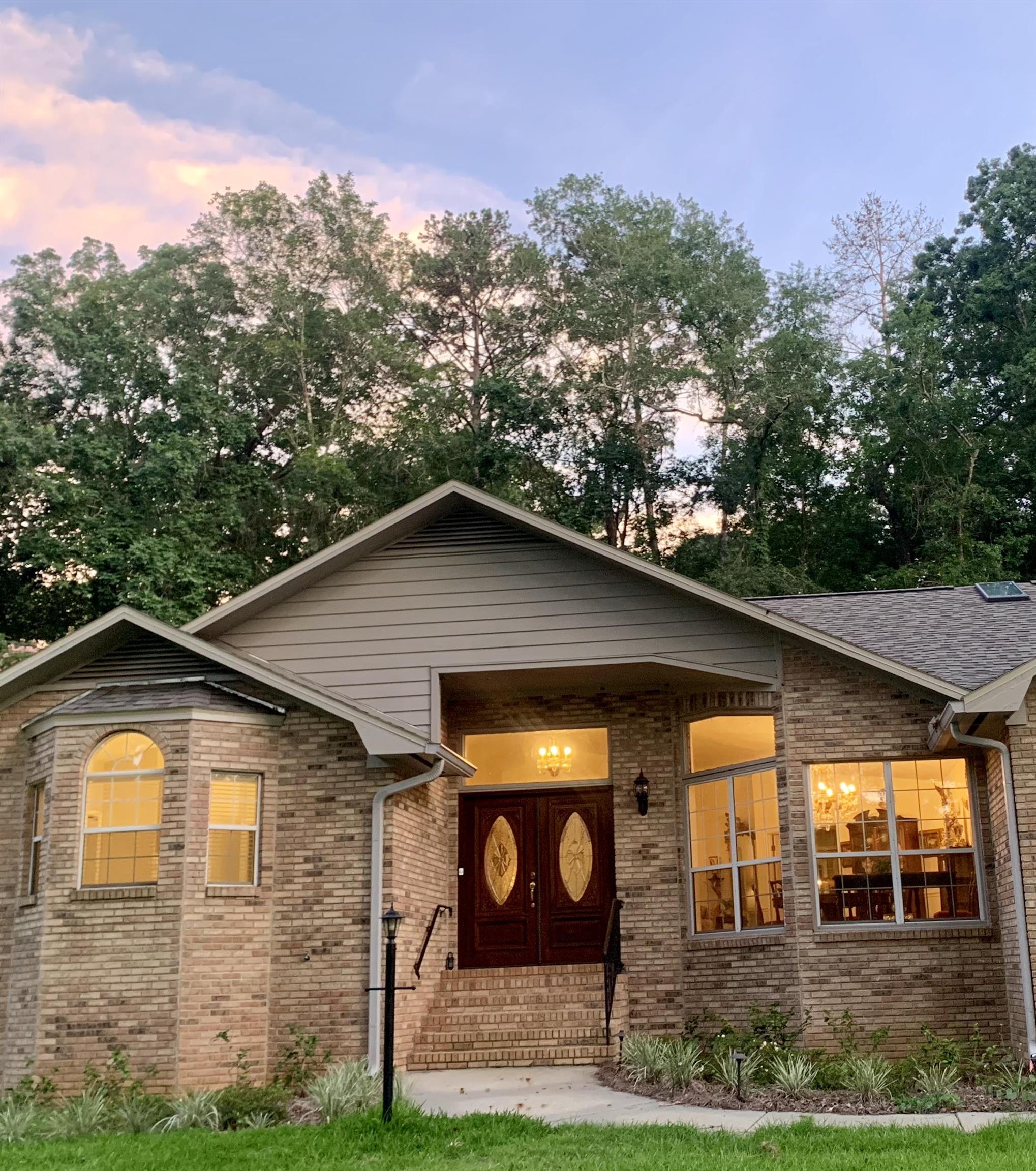 3549 LAKESHORE Drive