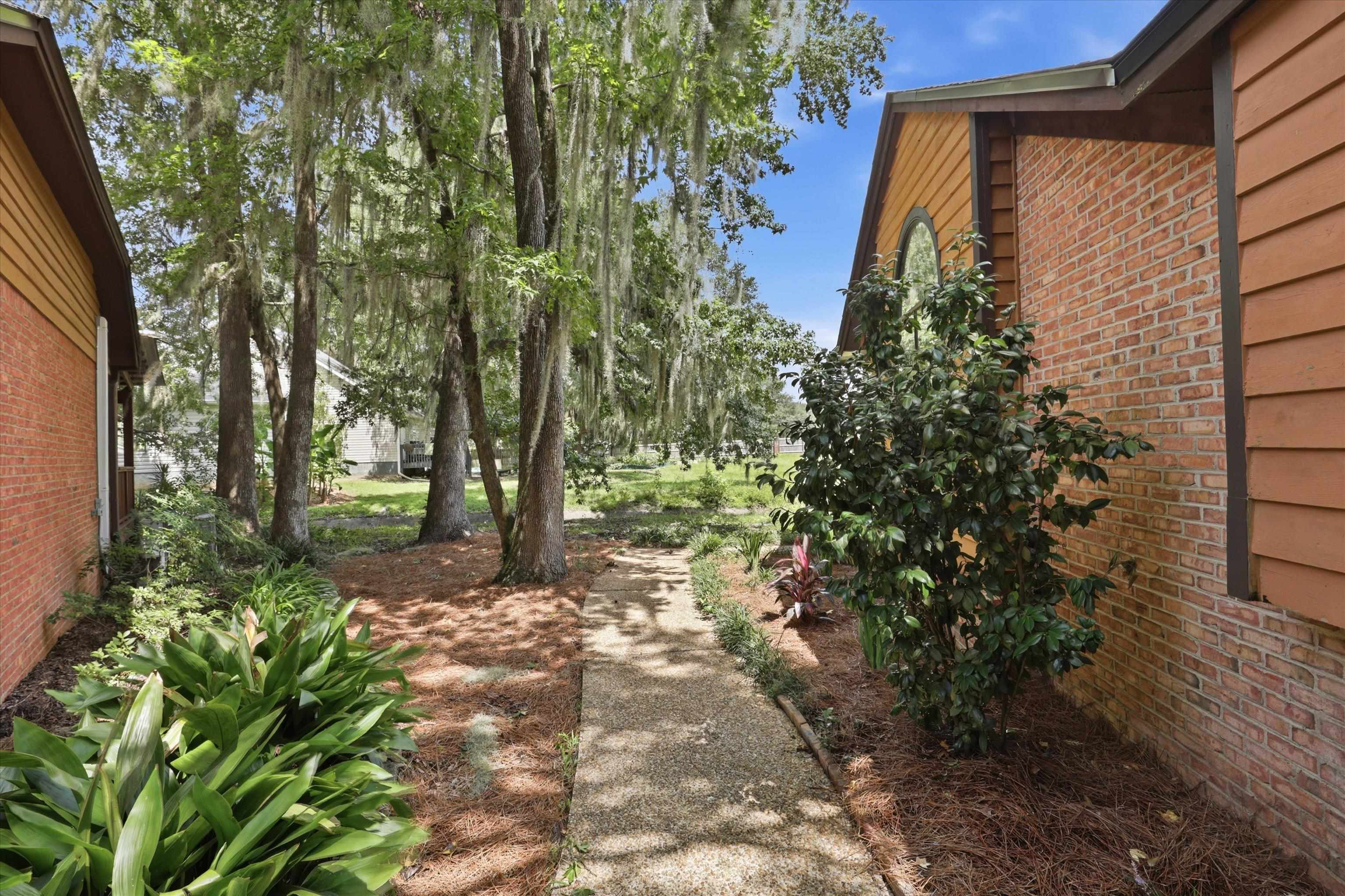 4411 Stratfordshire Court