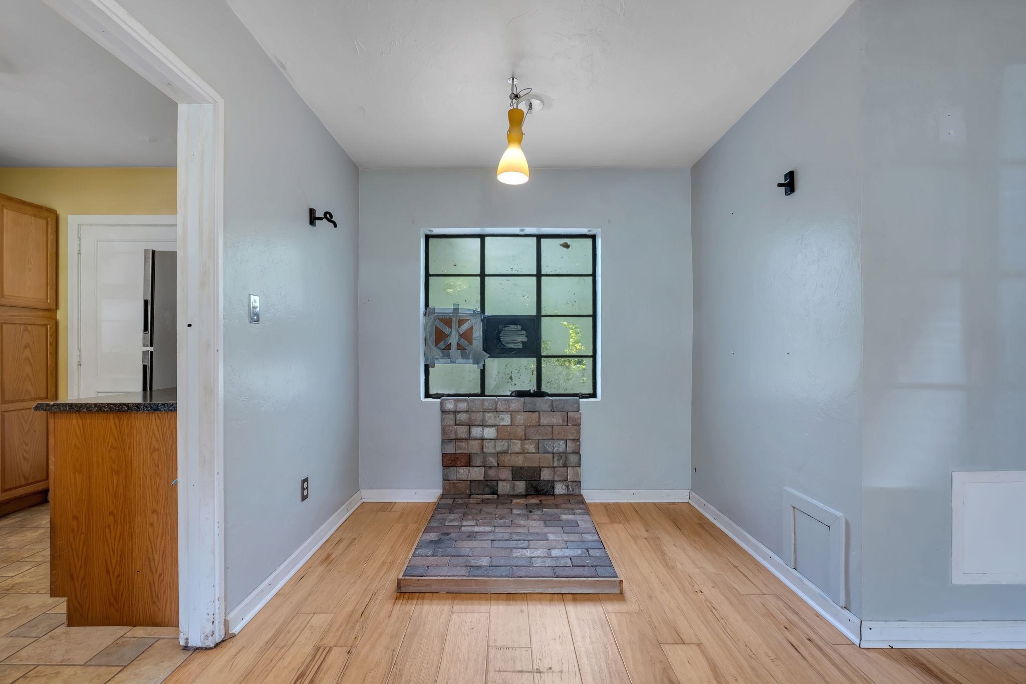 3822 Roswell Drive