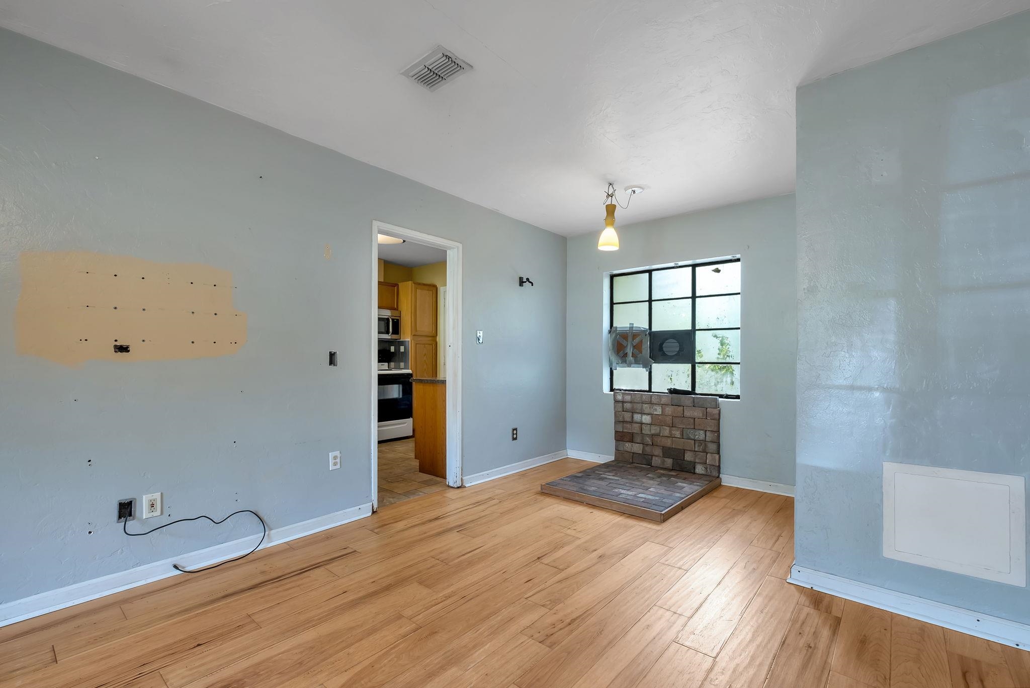 3822 Roswell Drive