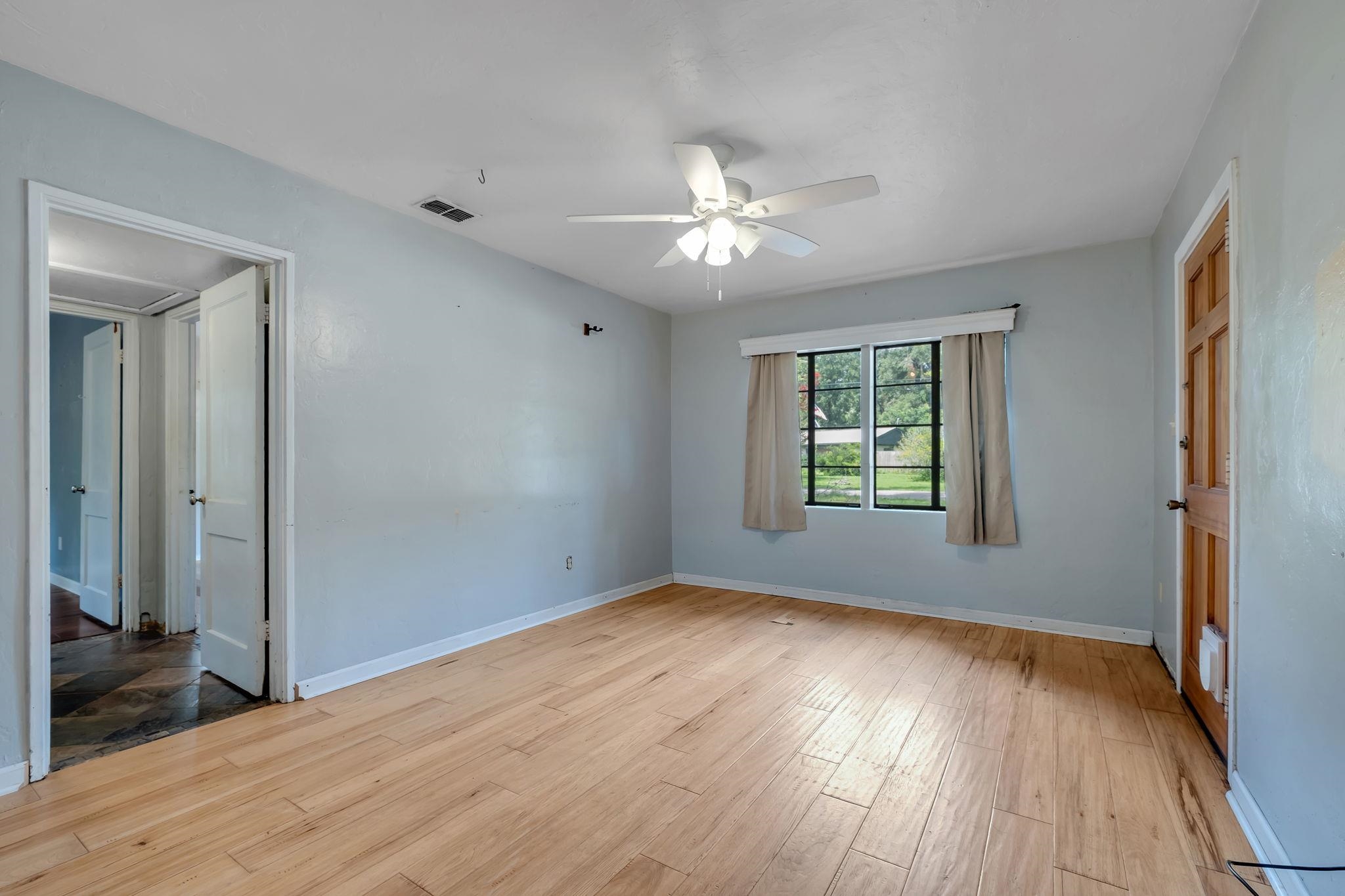 3822 Roswell Drive