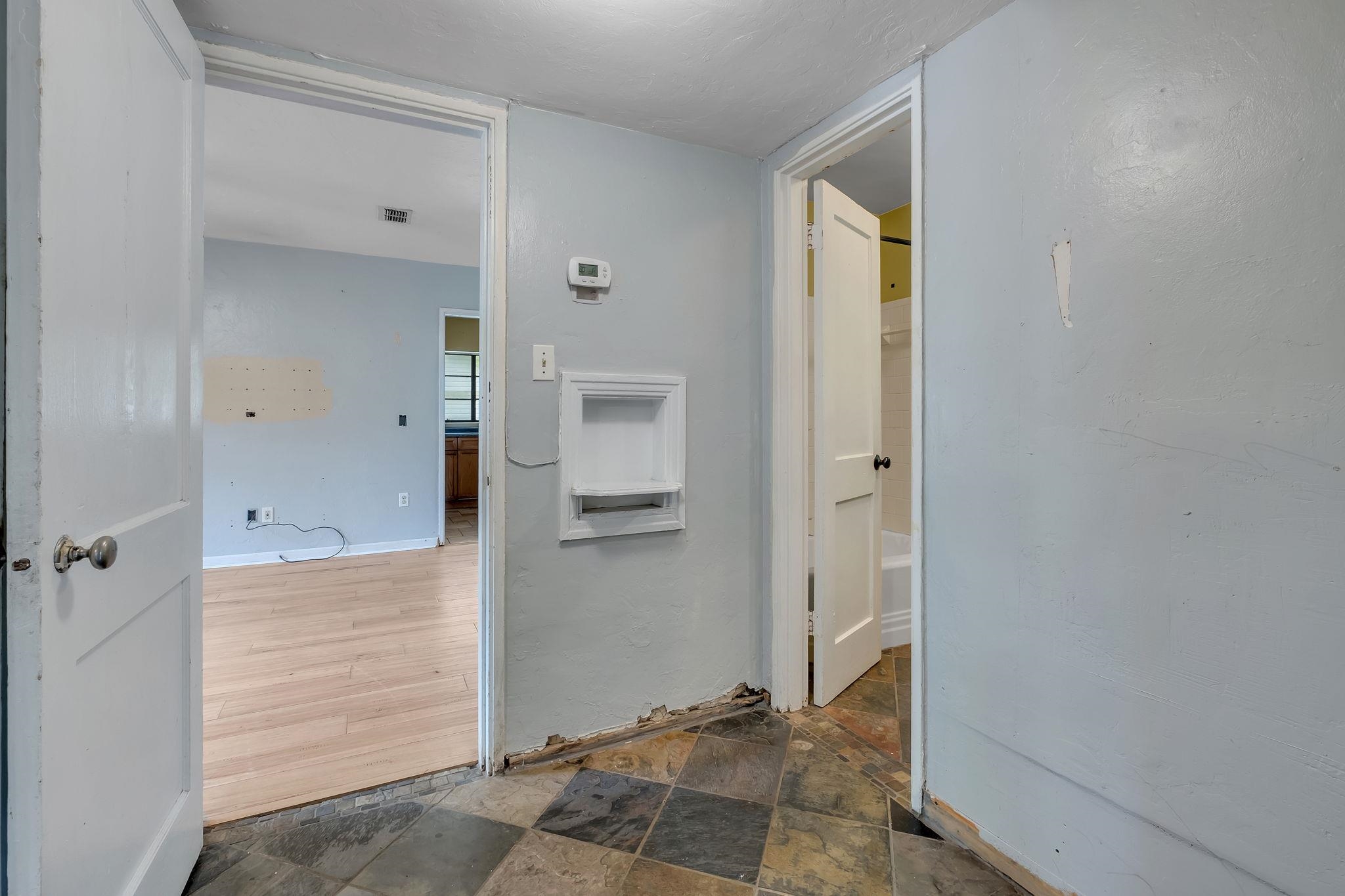 3822 Roswell Drive