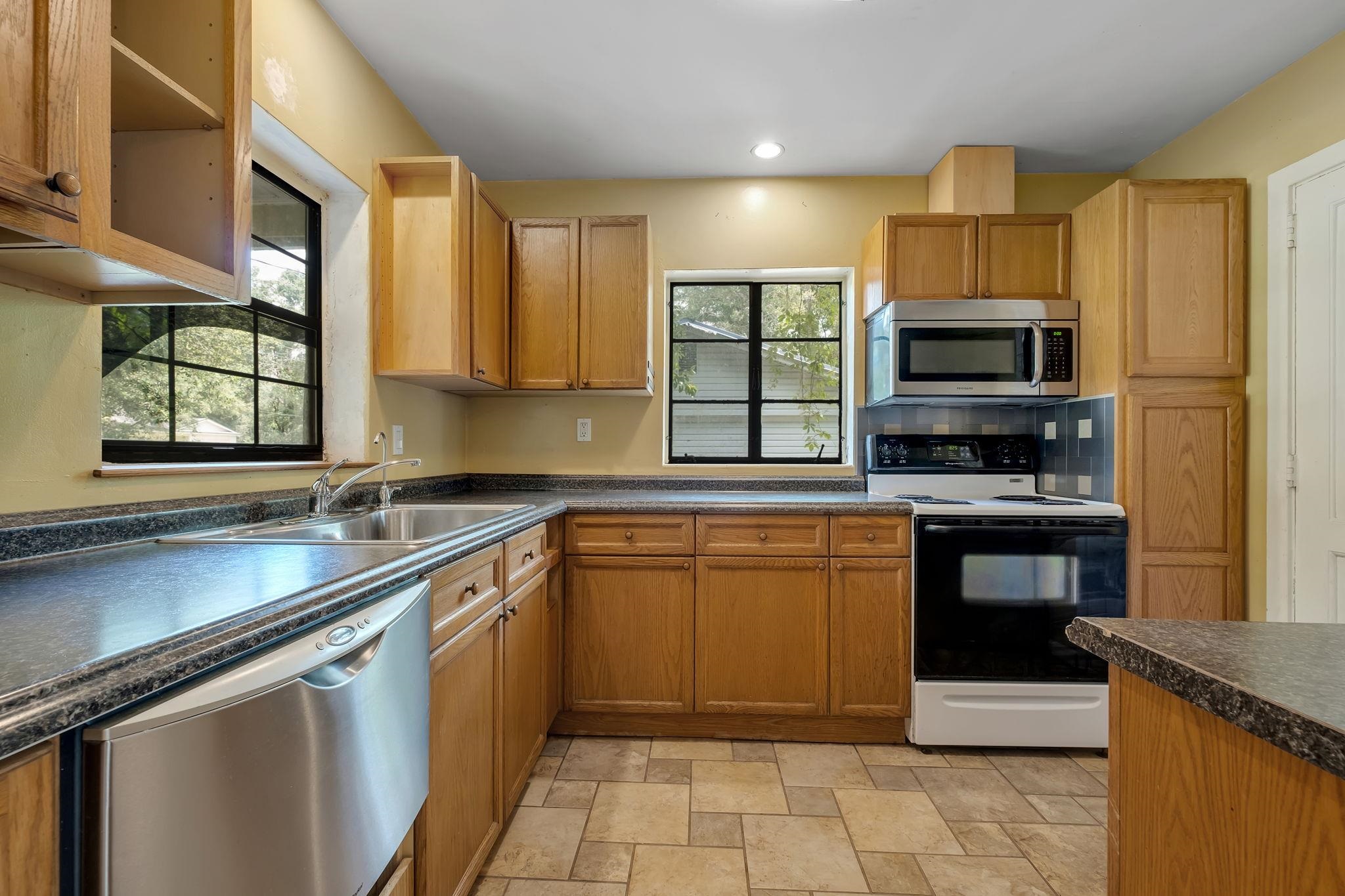 3822 Roswell Drive