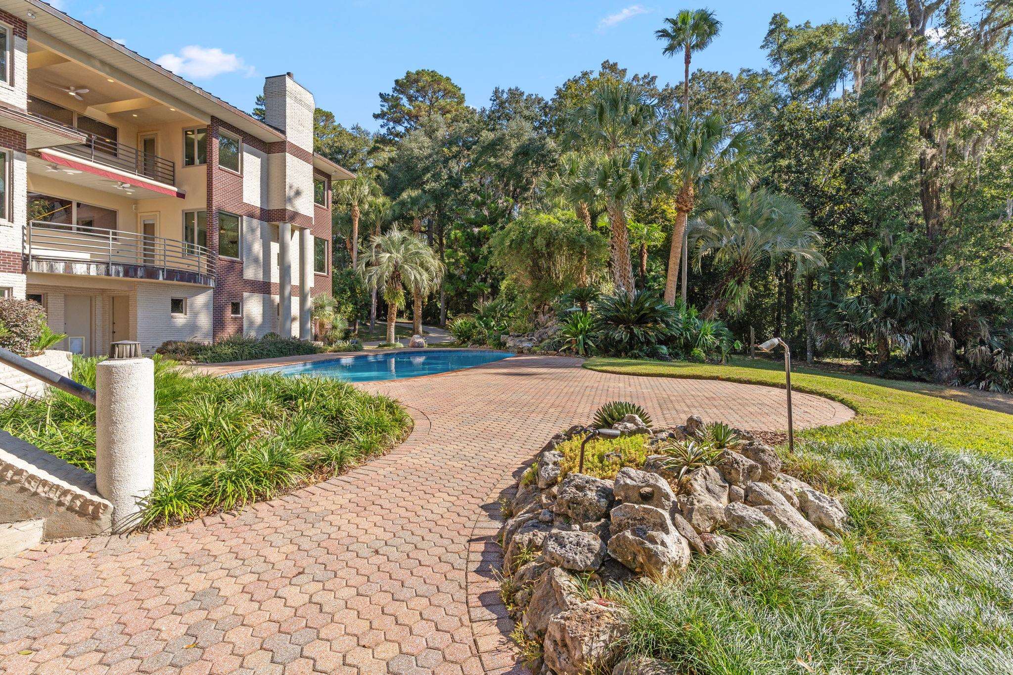 767 RHODEN COVE