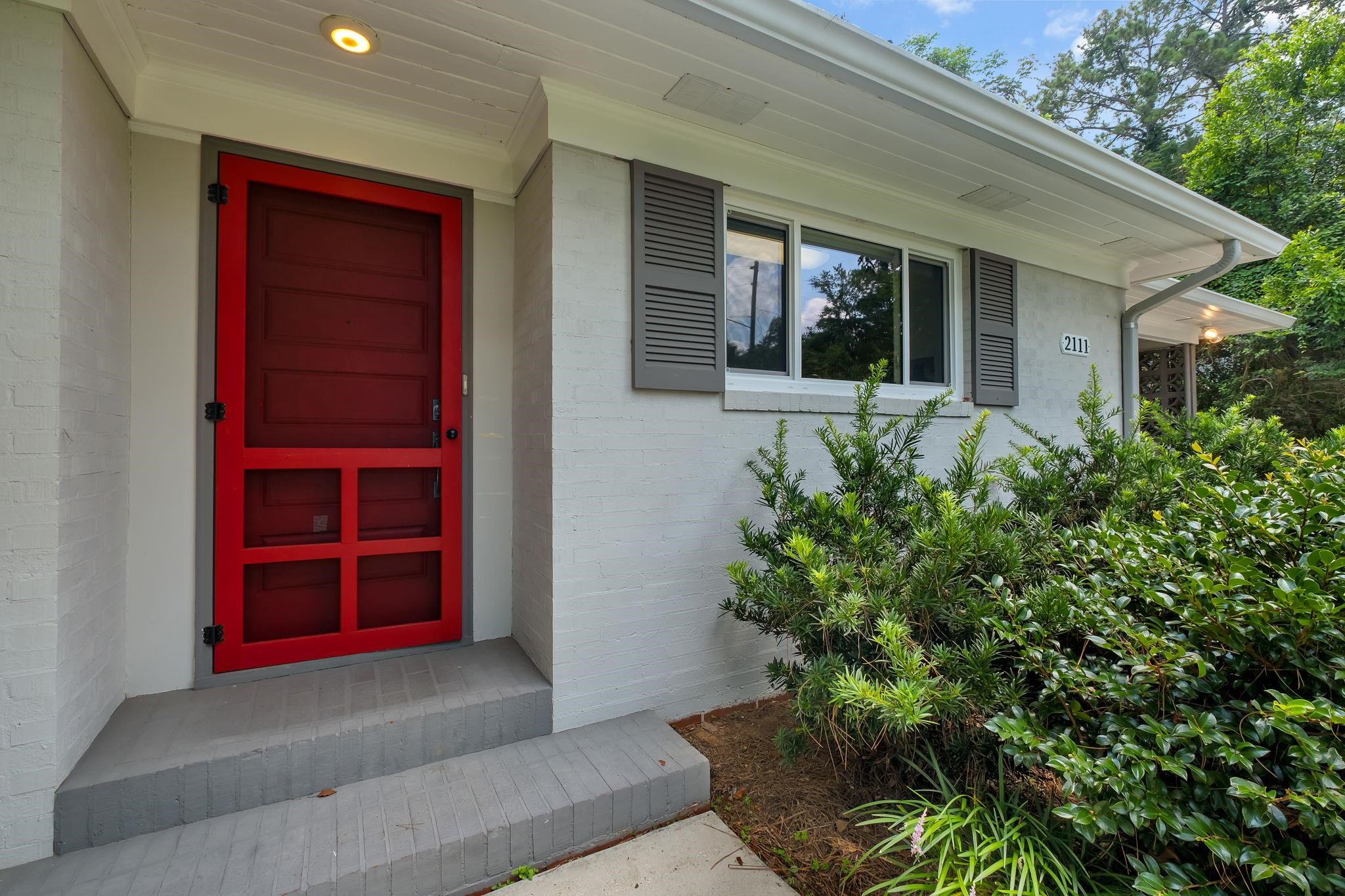 2111 Lee Avenue