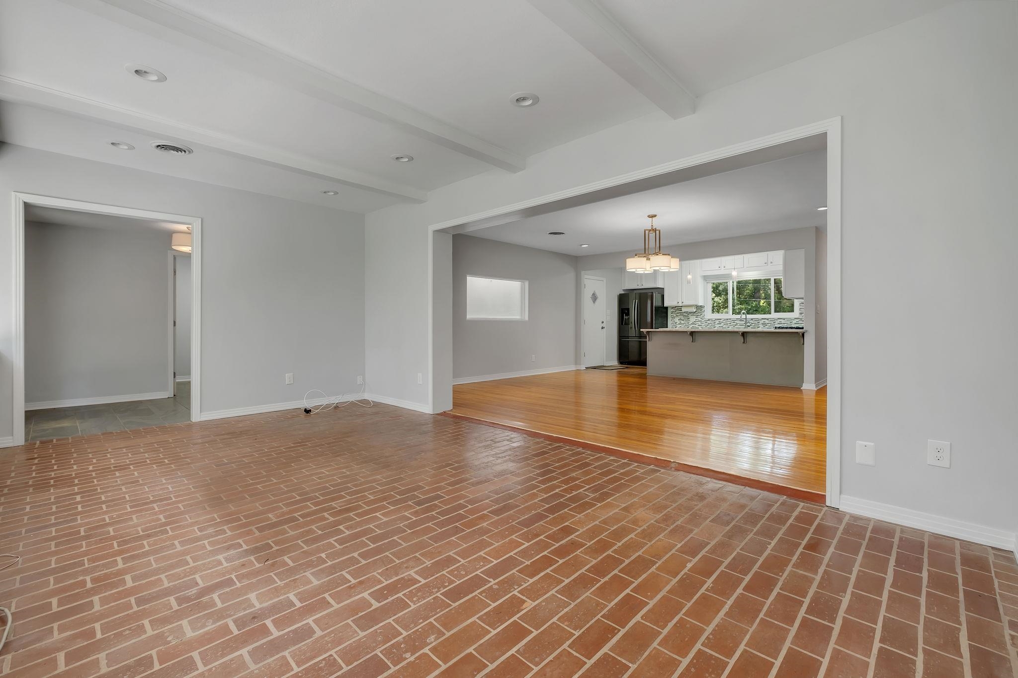 2111 Lee Avenue