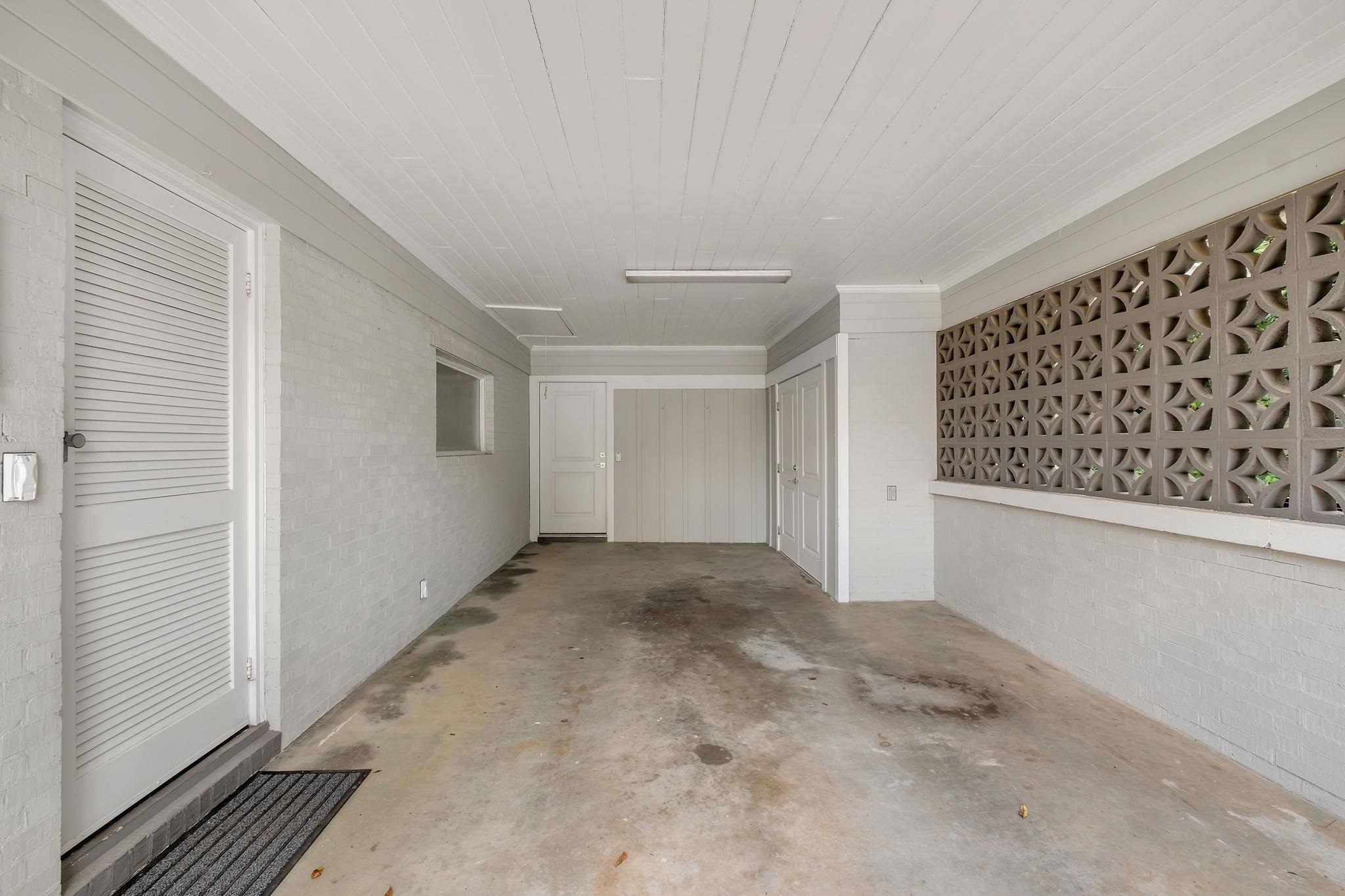 2111 Lee Avenue