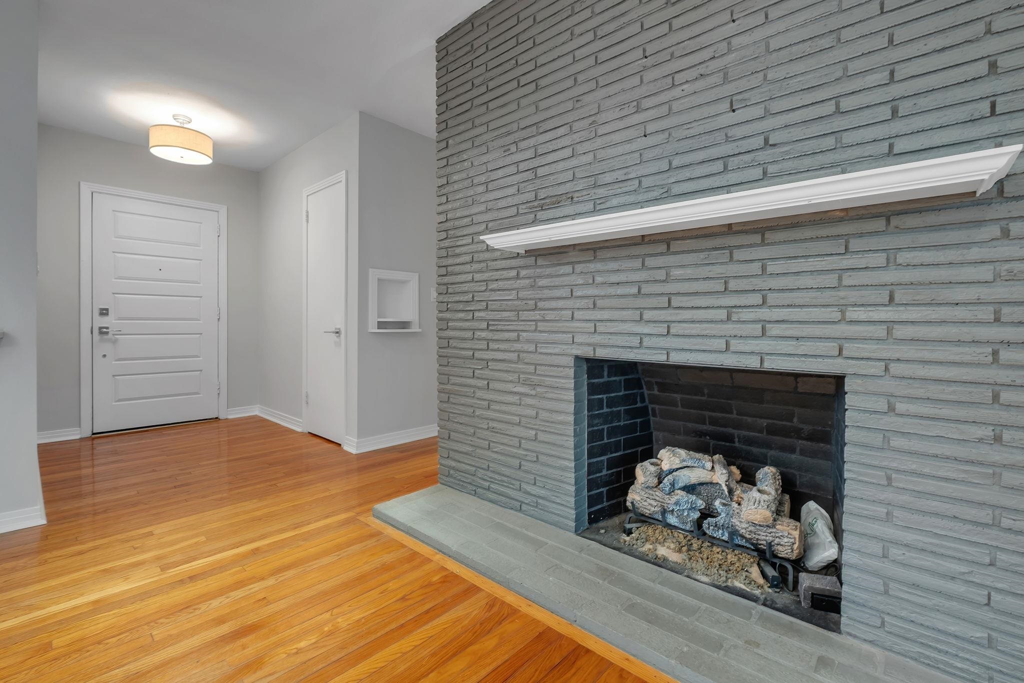 2111 Lee Avenue
