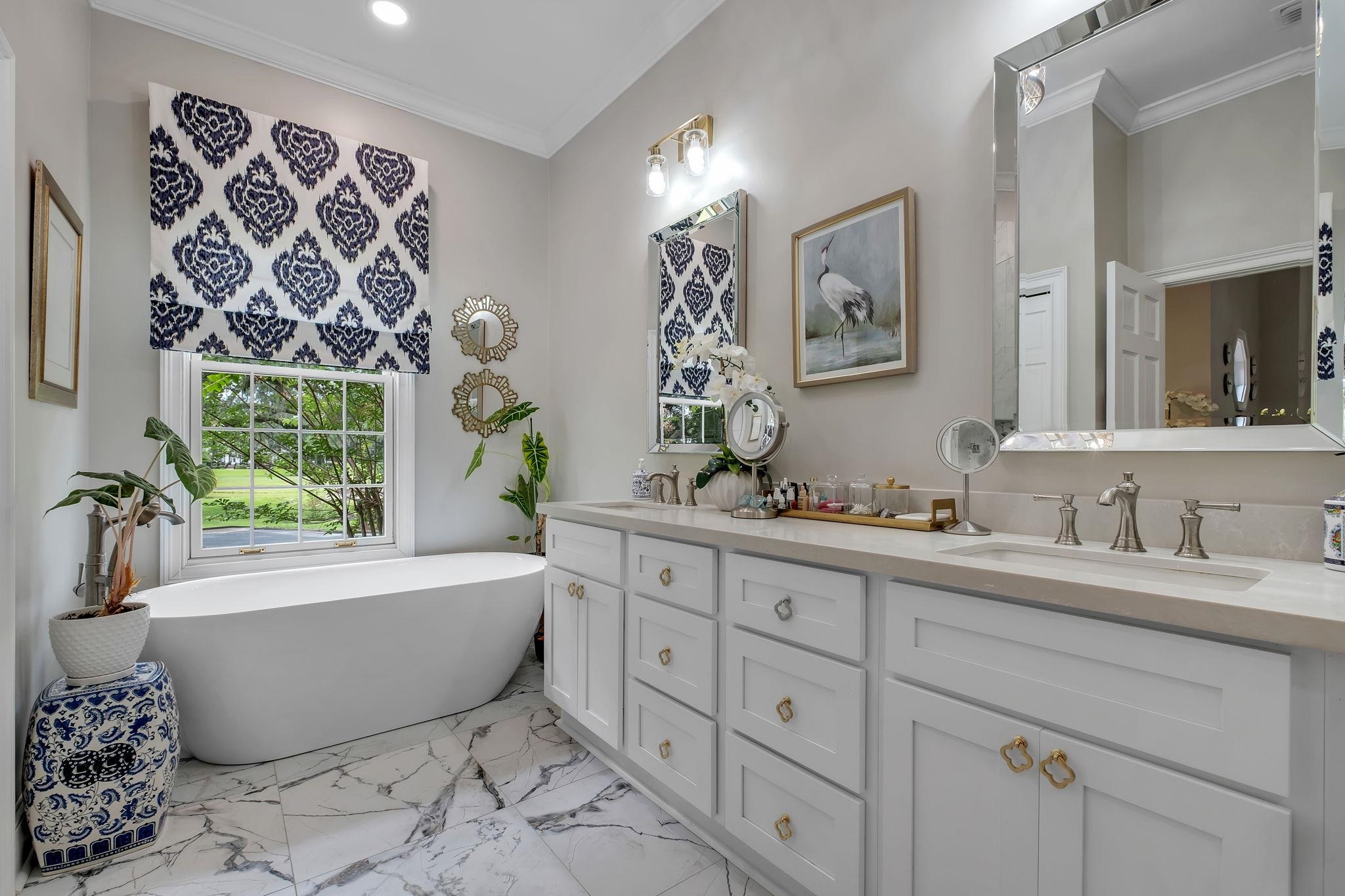 5059 Centennial Oak Circle