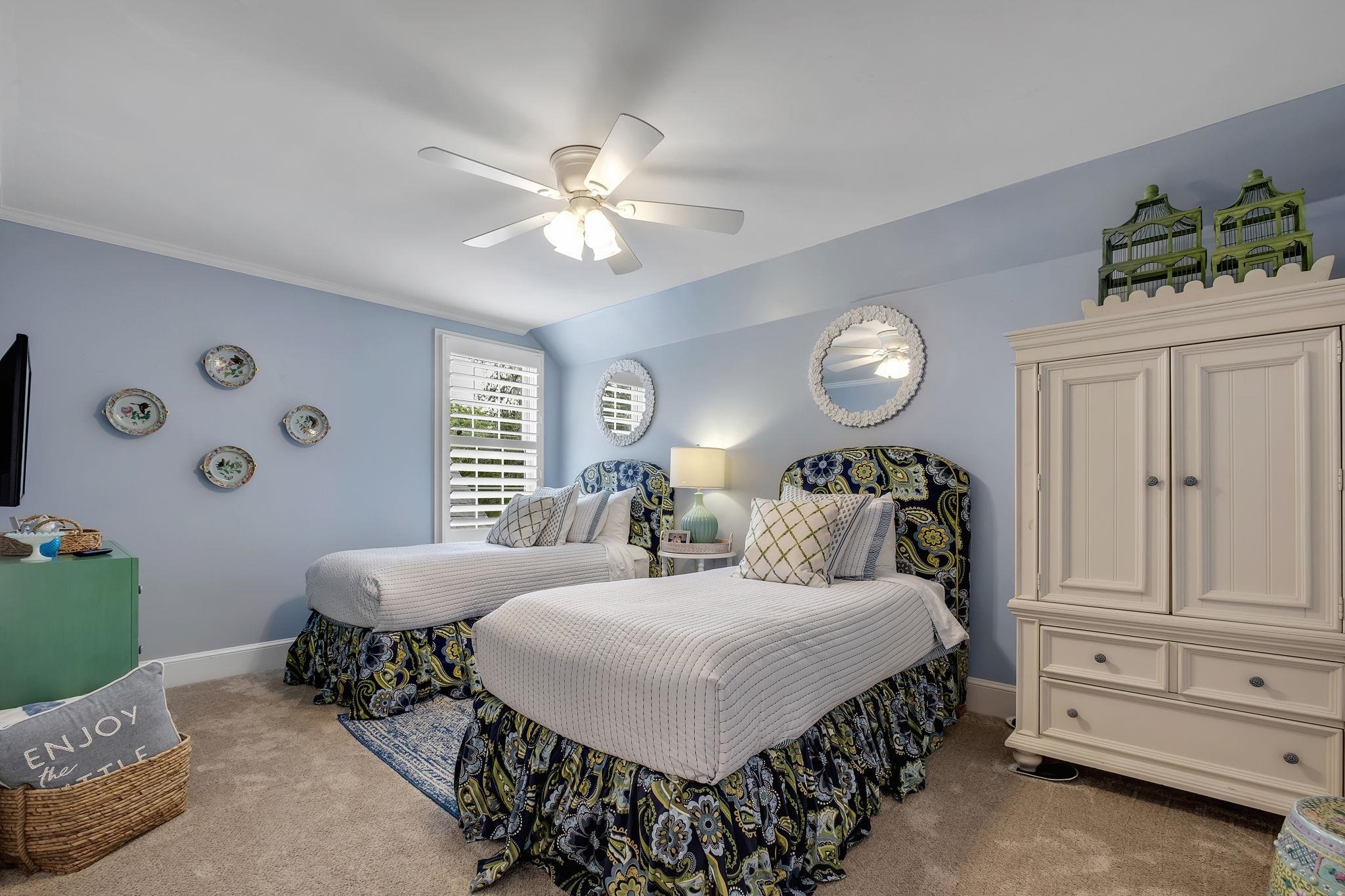 5059 Centennial Oak Circle