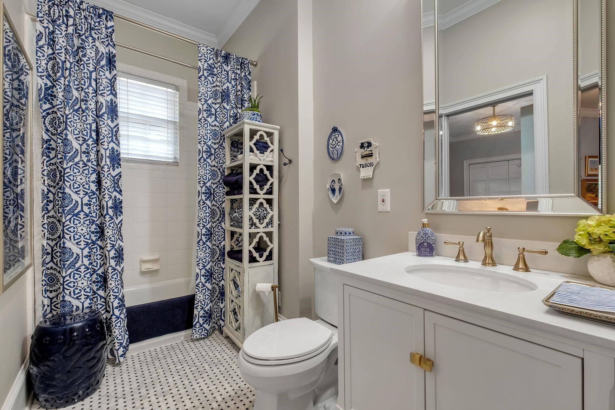 5059 Centennial Oak Circle