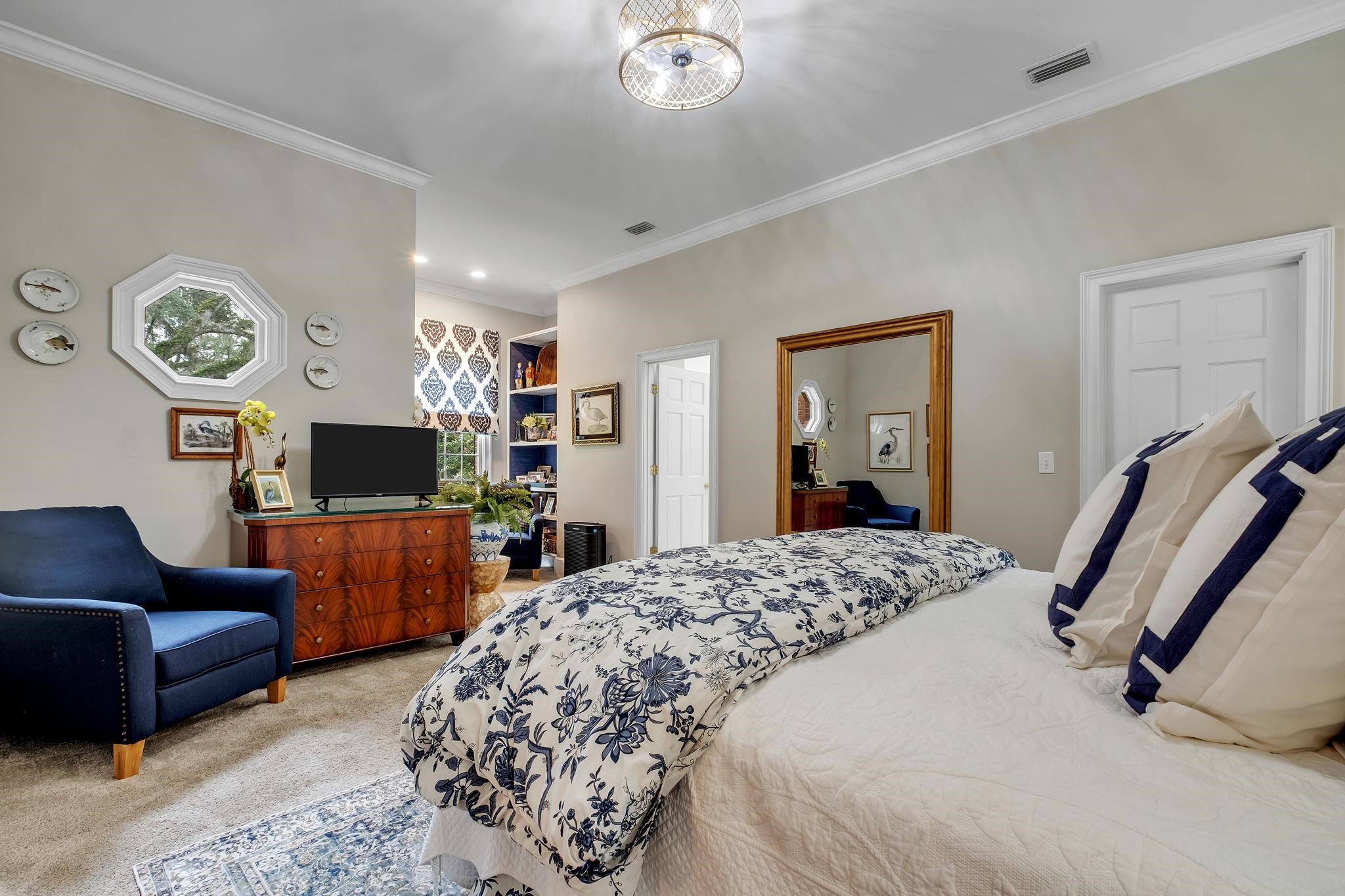 5059 Centennial Oak Circle