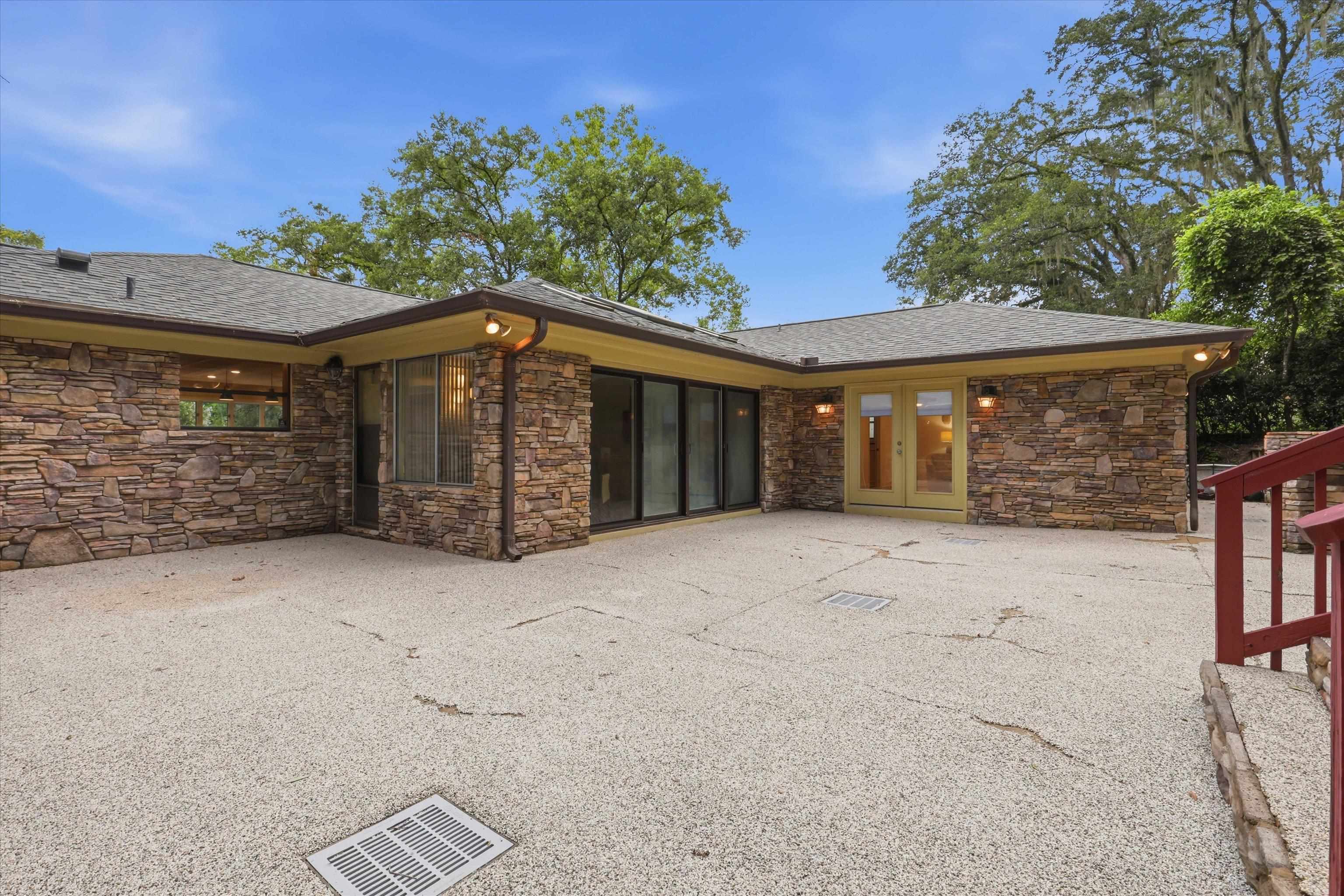 2220 Armistead Road